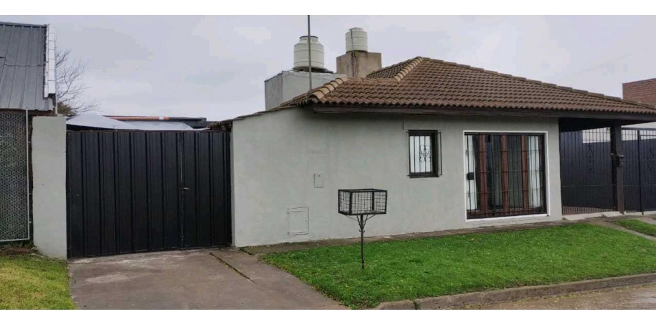 Casa 2 ambientes con 1 baño