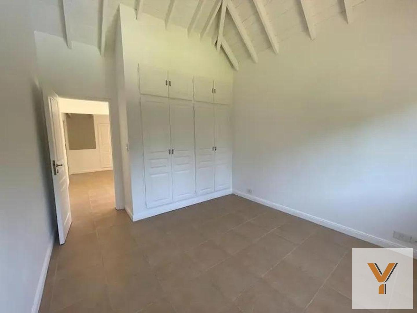 Casa en venta - 5 Dormitorios 4 Baños - Pilar