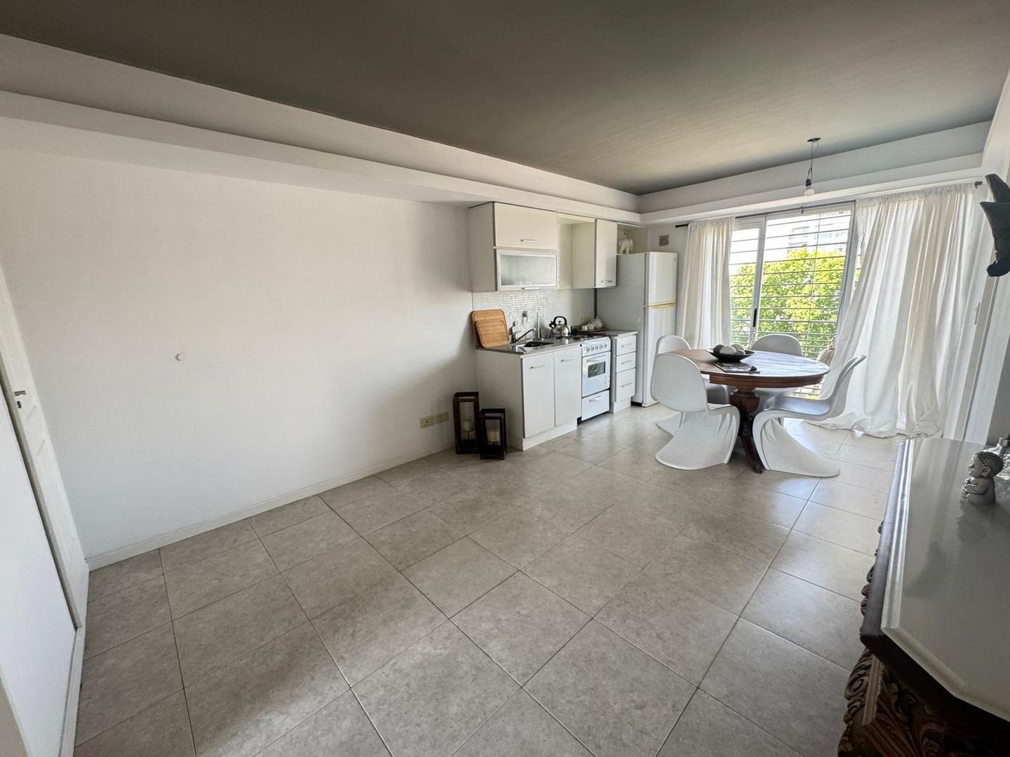 Venta   Departamento de 2 Amb al Frente! Haedo Norte!