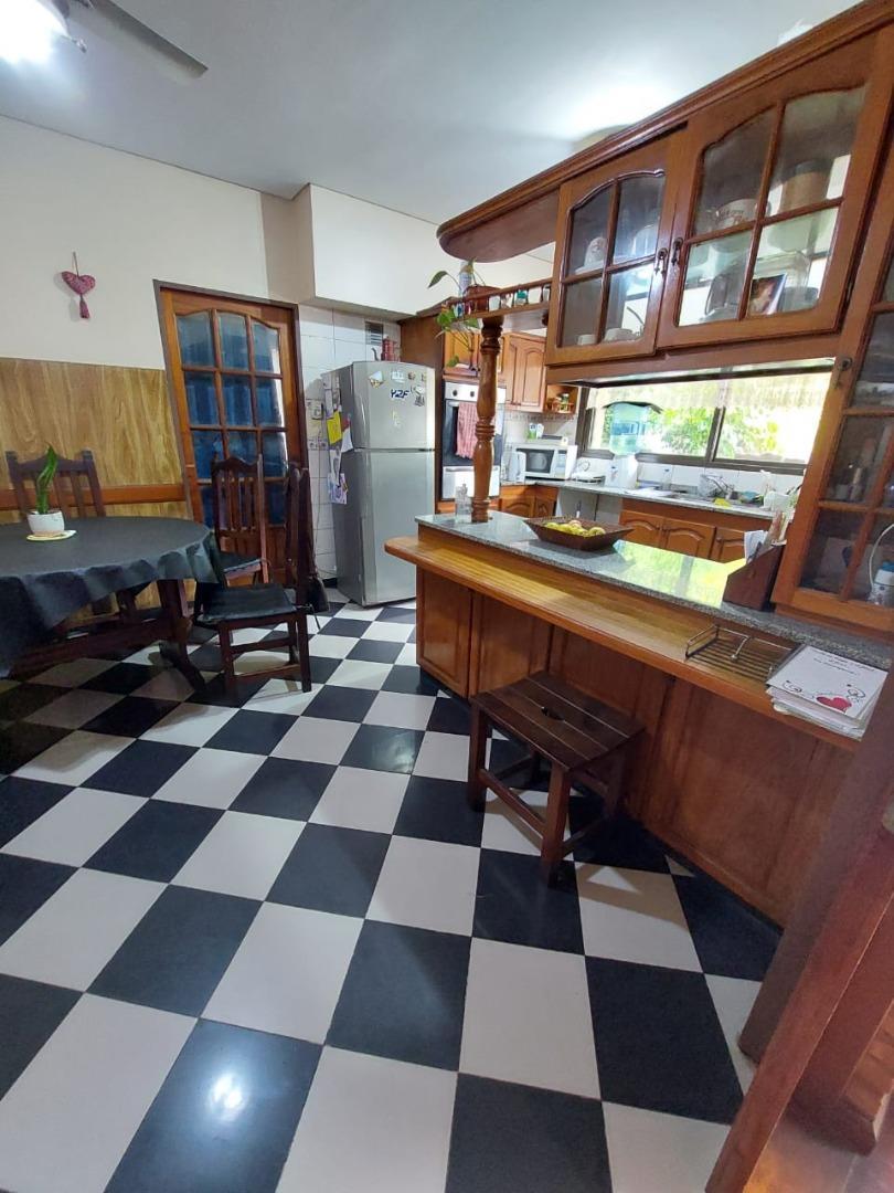 Casa en Venta con 5 cocheras