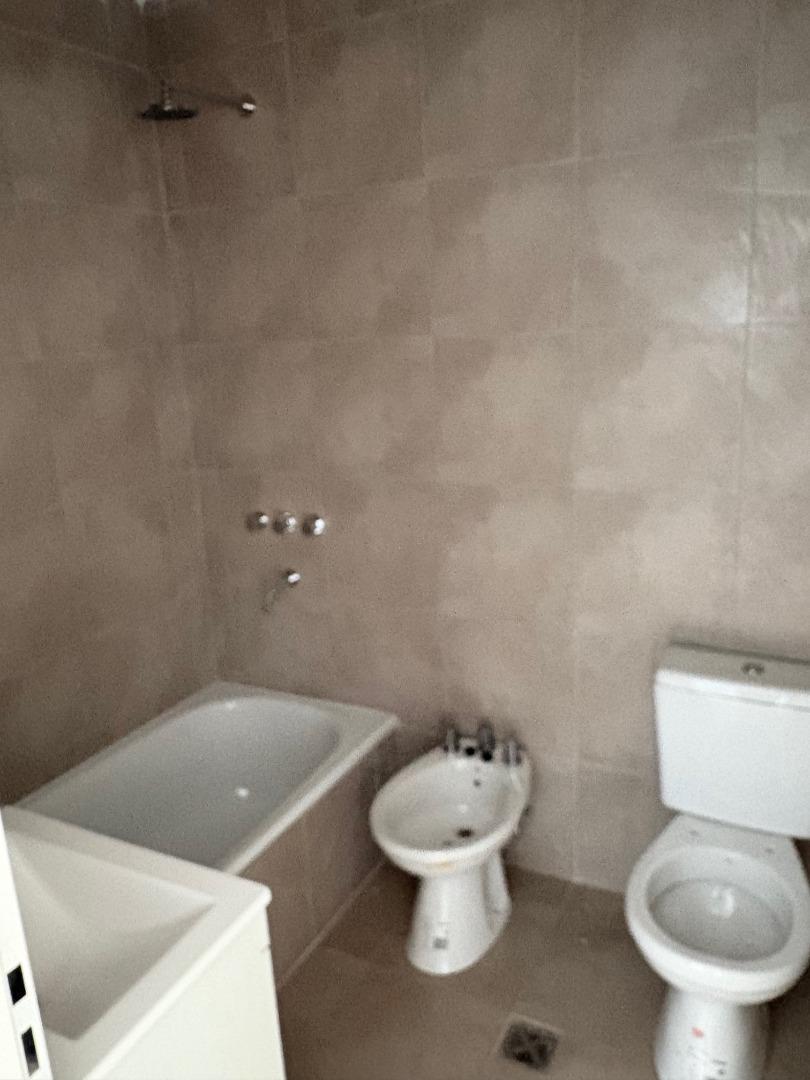 Venta de departamento dos dormitorios, Los Hornos, La Plata