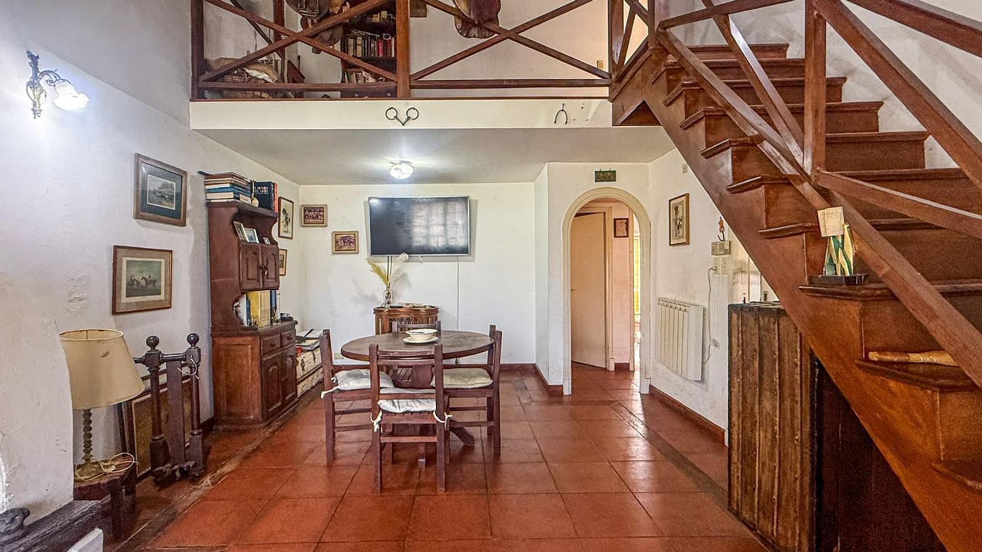 Casa 4 ambientes con 2 baños