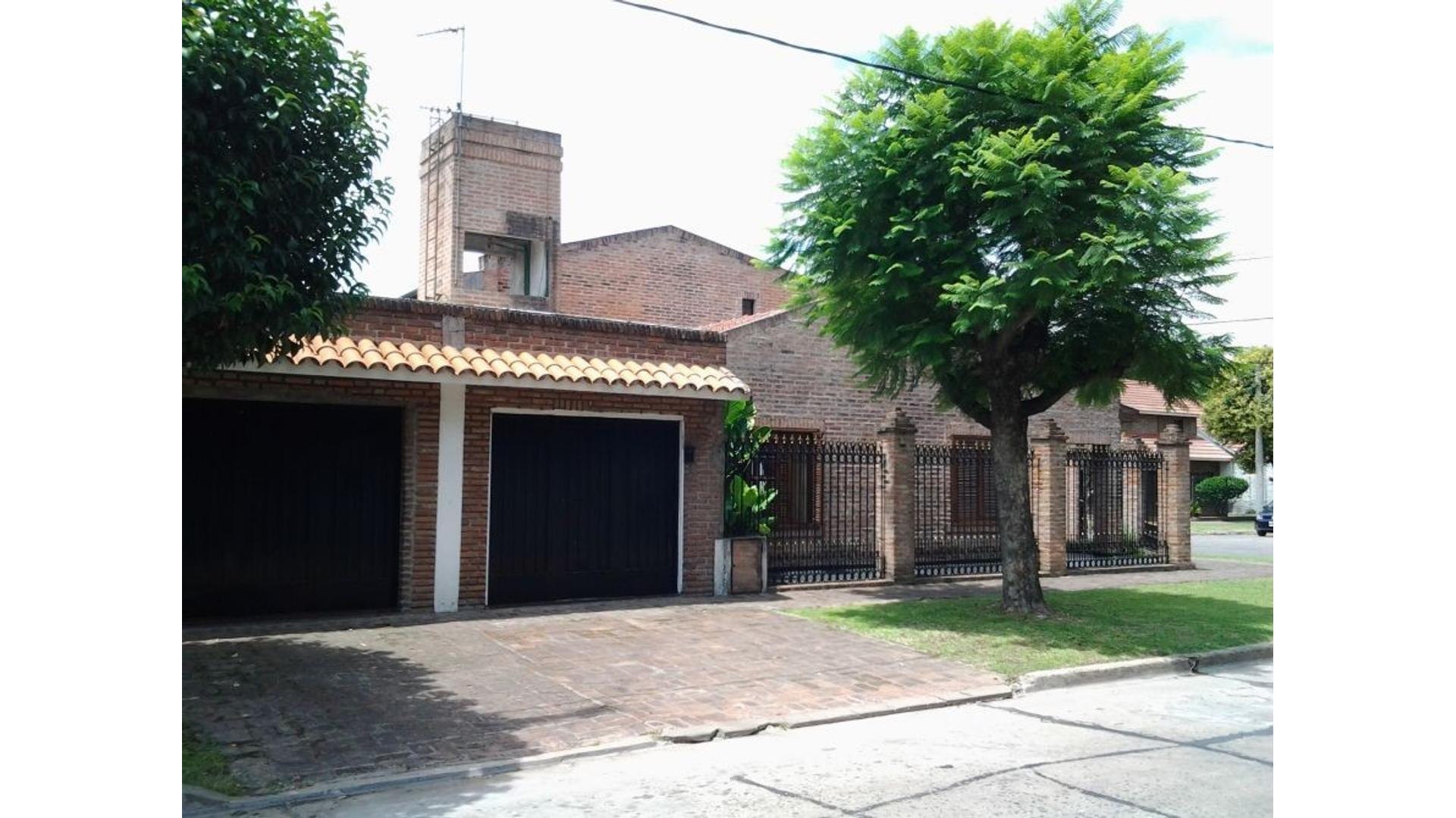 Casa 5 ambientes con 3 baños