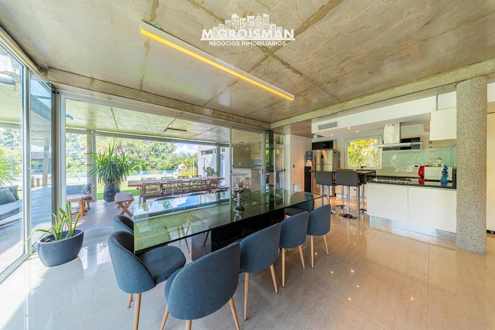 Casa 5 ambientes con 4 baños