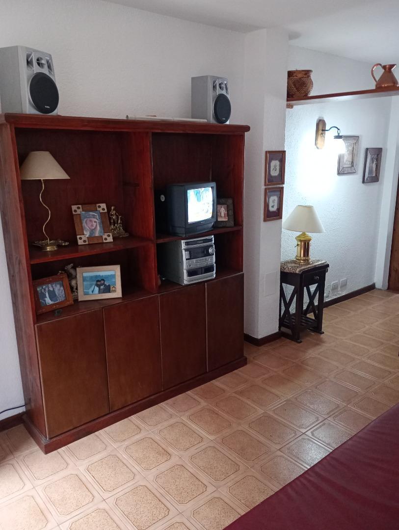 Casa 2 ambientes con 2 baños