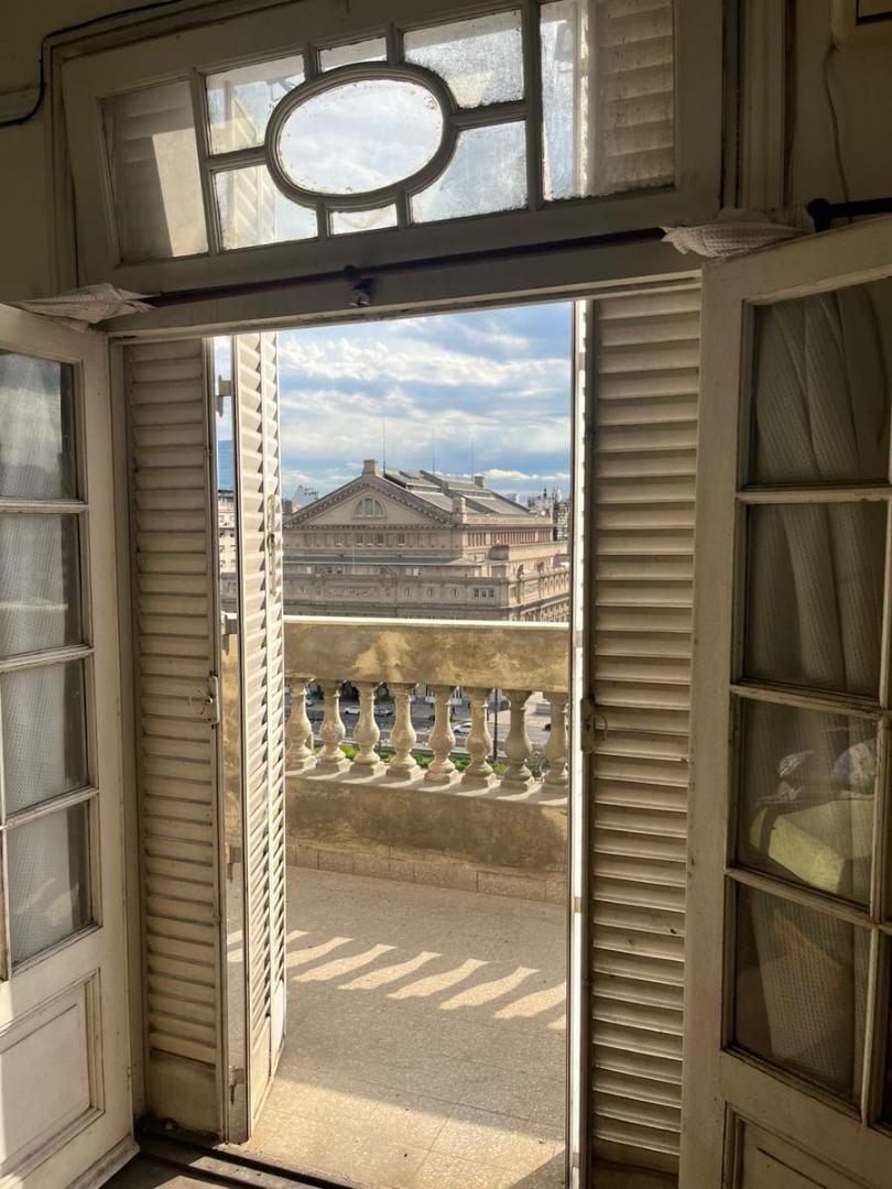 Amplio piso con balcón y terraza - en venta - Retiro