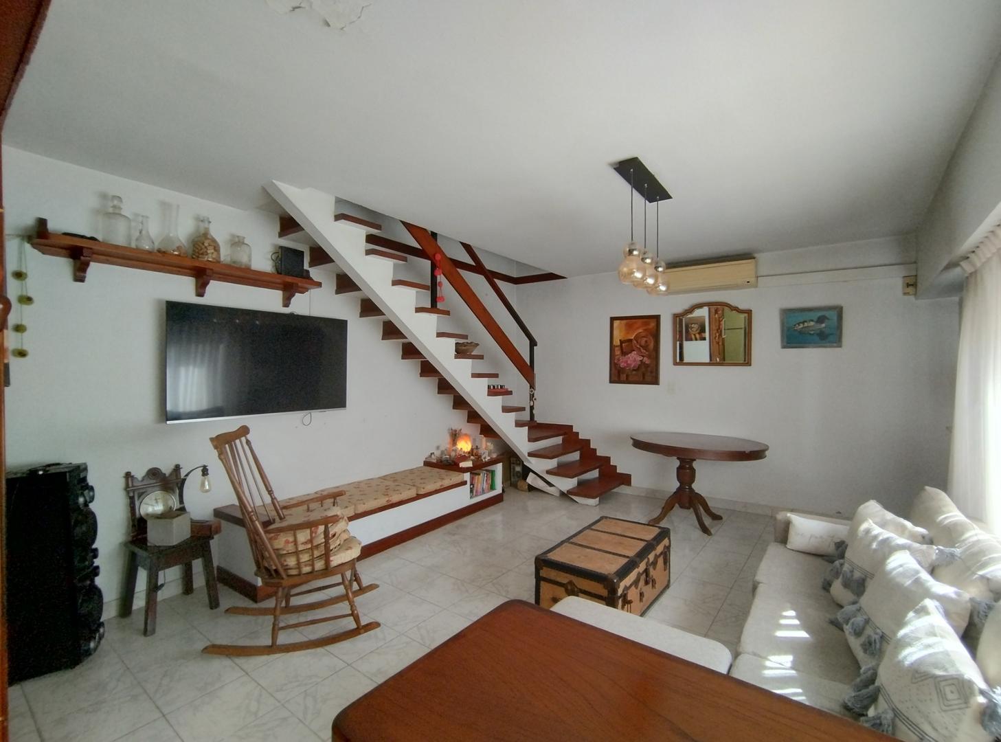 Depto Tipo Casa 3 ambientes con 2 baños