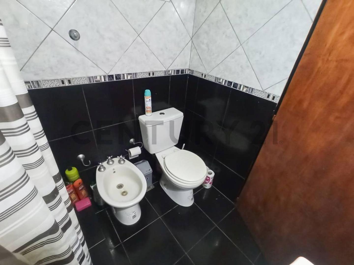 Casa 2 ambientes con 1 baño