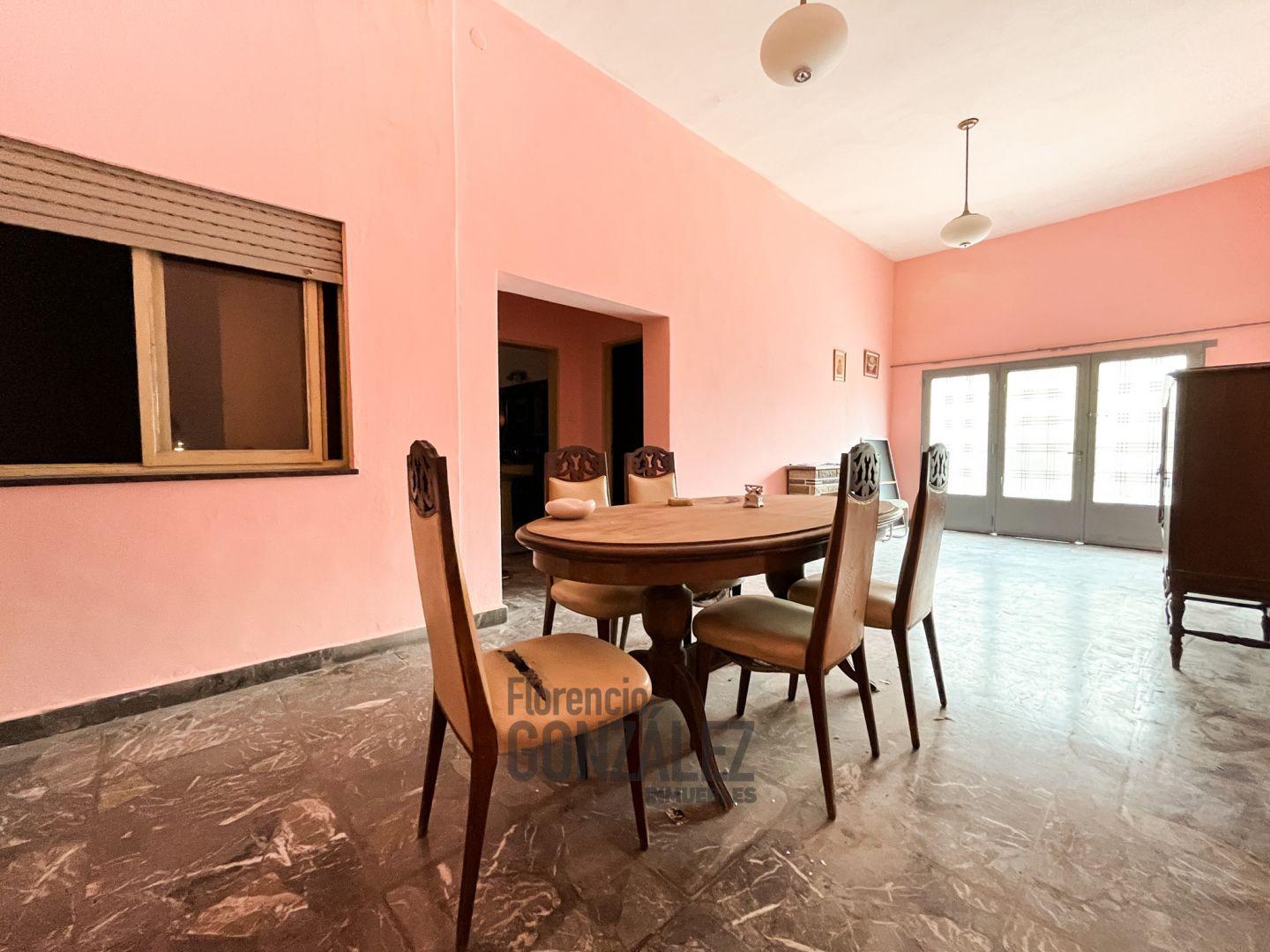 Casa 5 ambientes con 2 baños