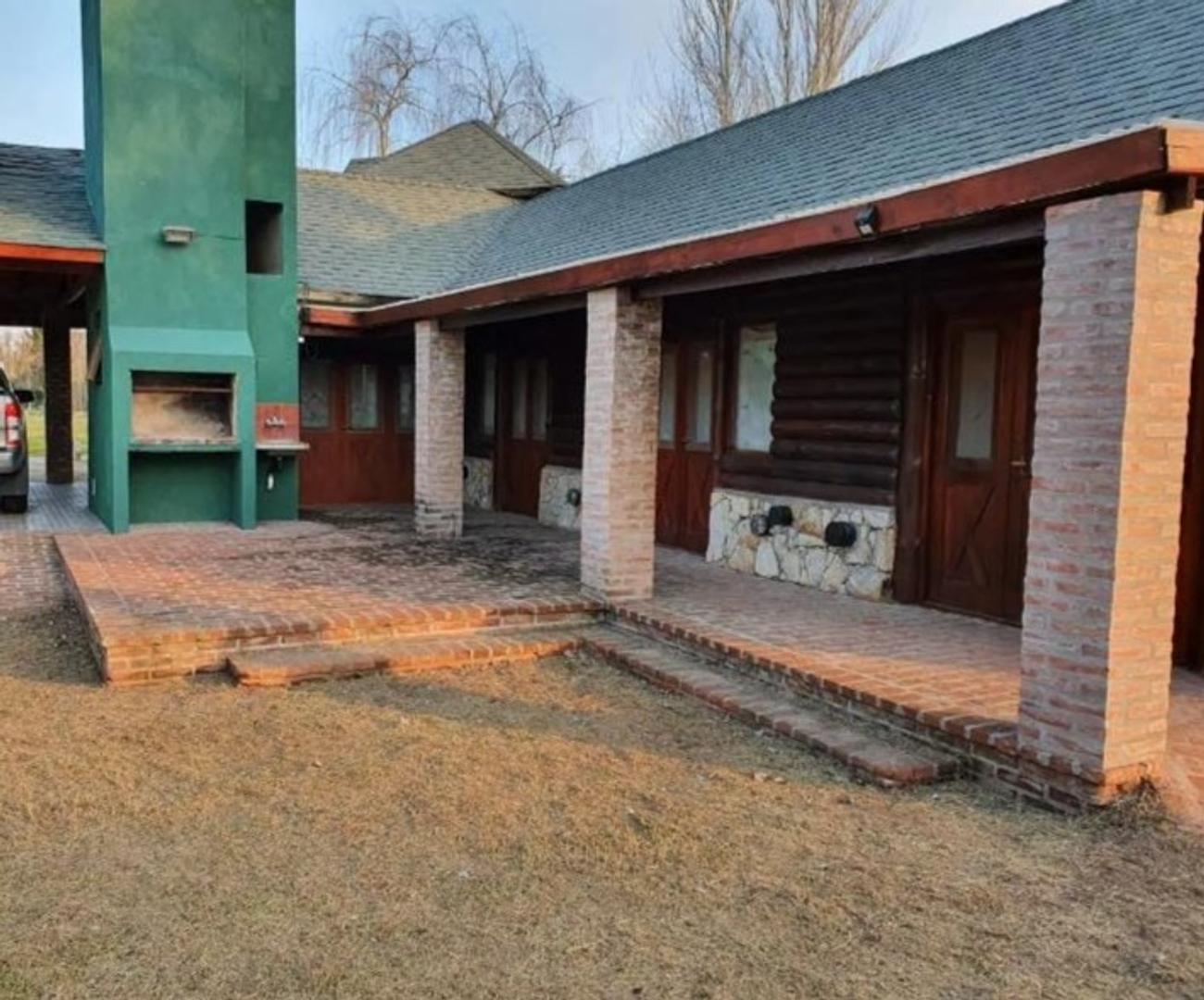 Casa 5 ambientes con 3 baños