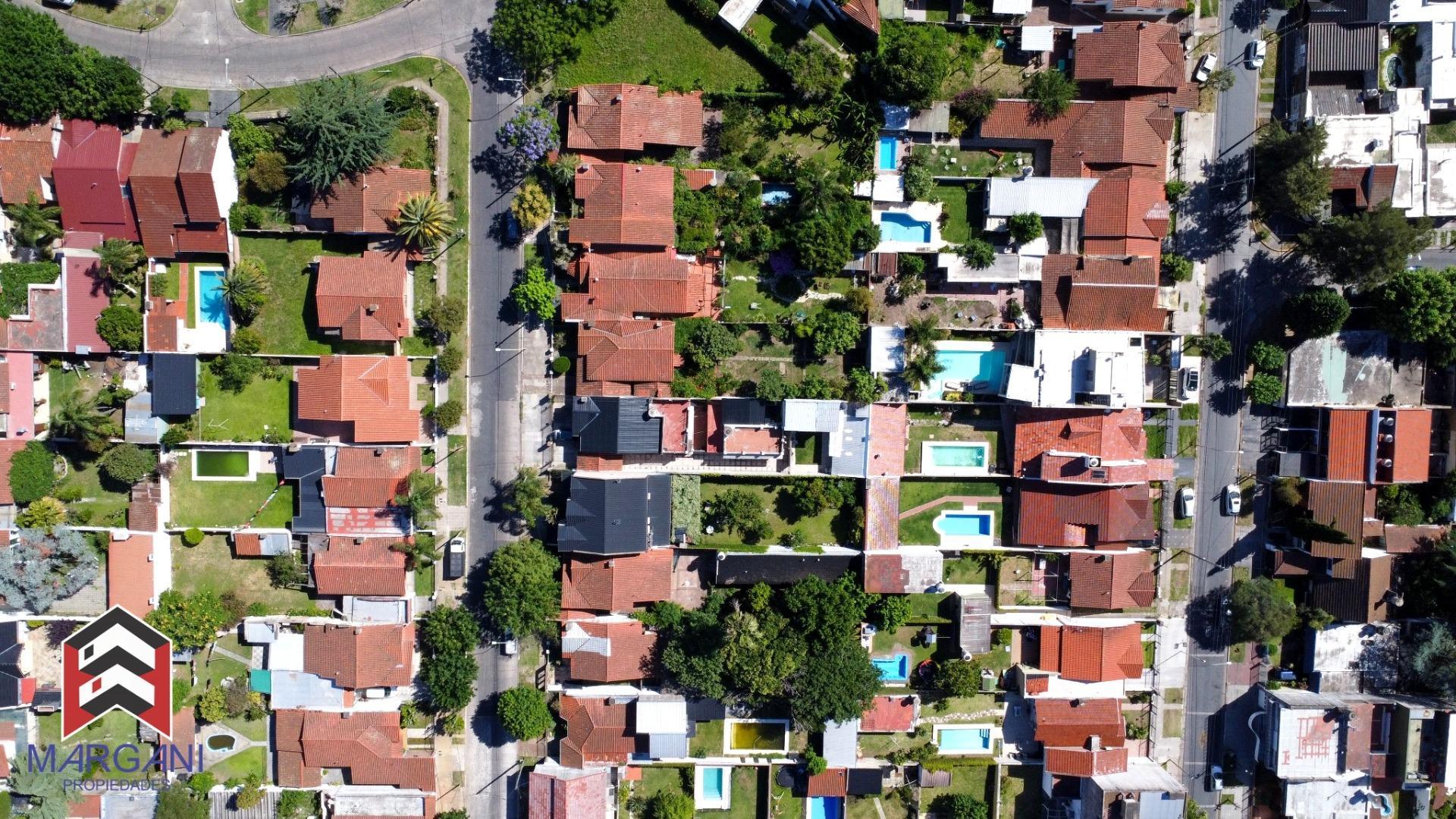 Casa 3 AMB c/ Cochera S/ Lote 420m2