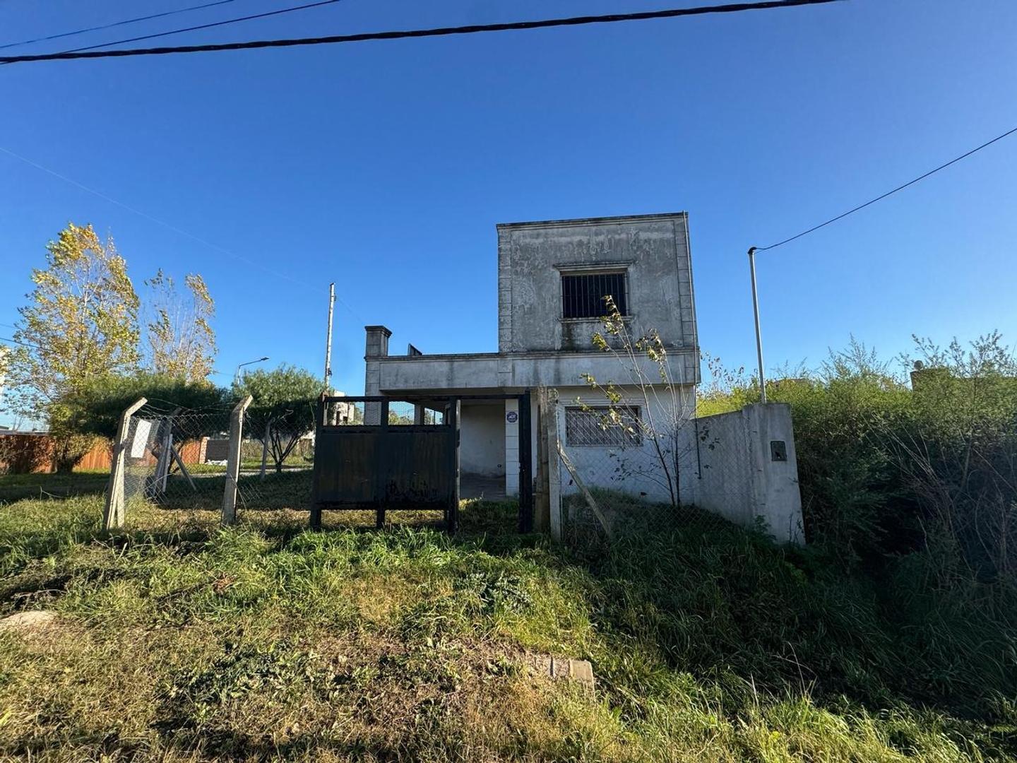 CASA A TERMINAR A LA VENTA EN CAÑUELAS