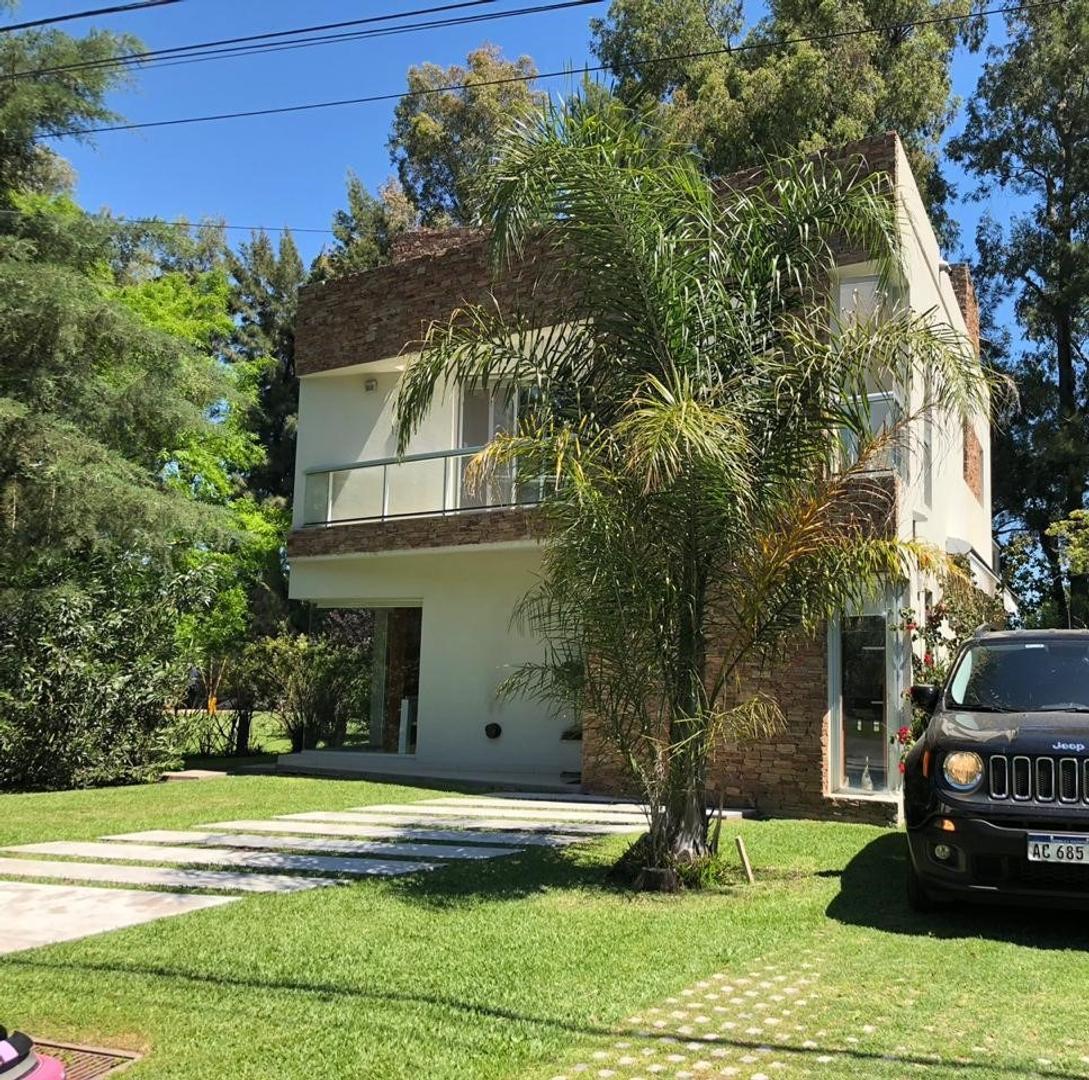 Casa 5 ambientes- B° Cardenal del Monte