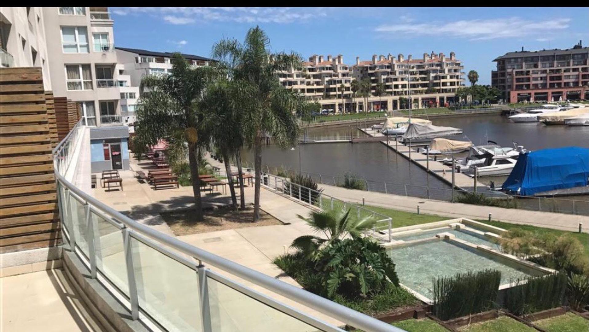 Departamento y amarra en la bahía nordelta