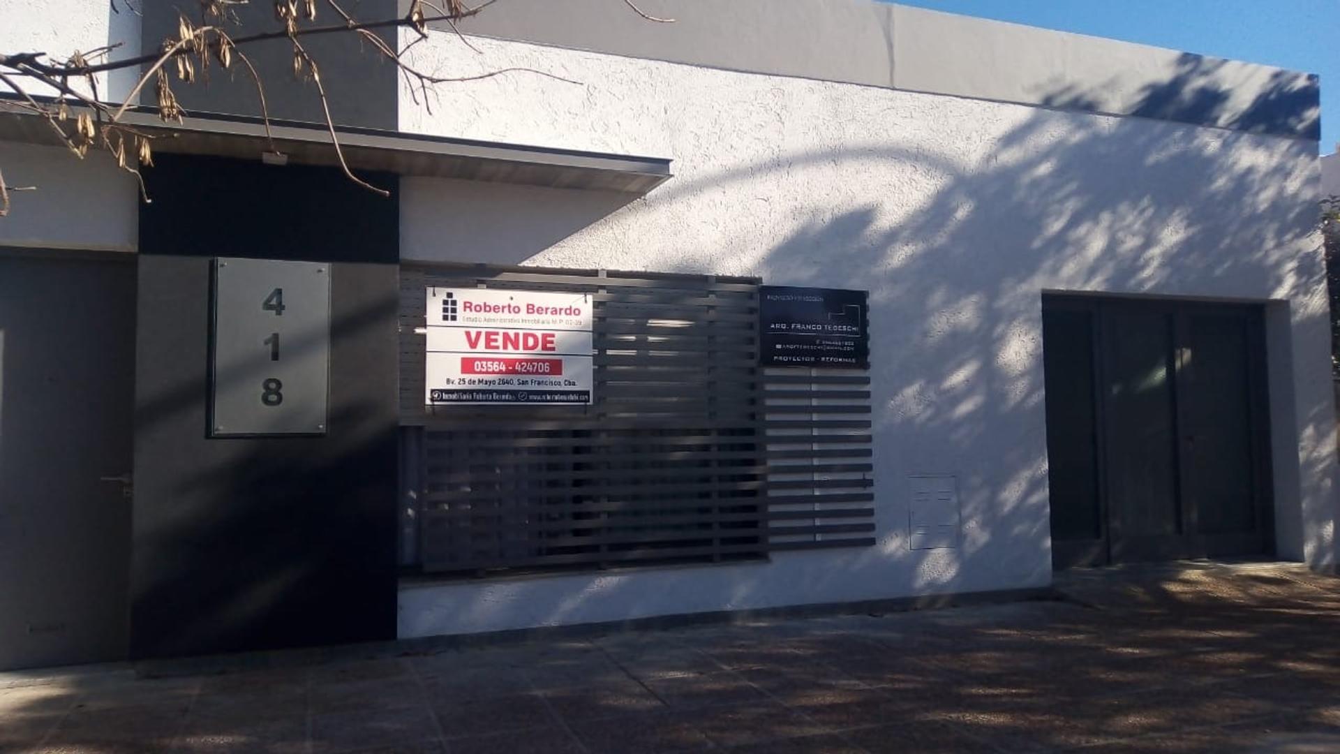 Casa sobre Bv Juan B Justo