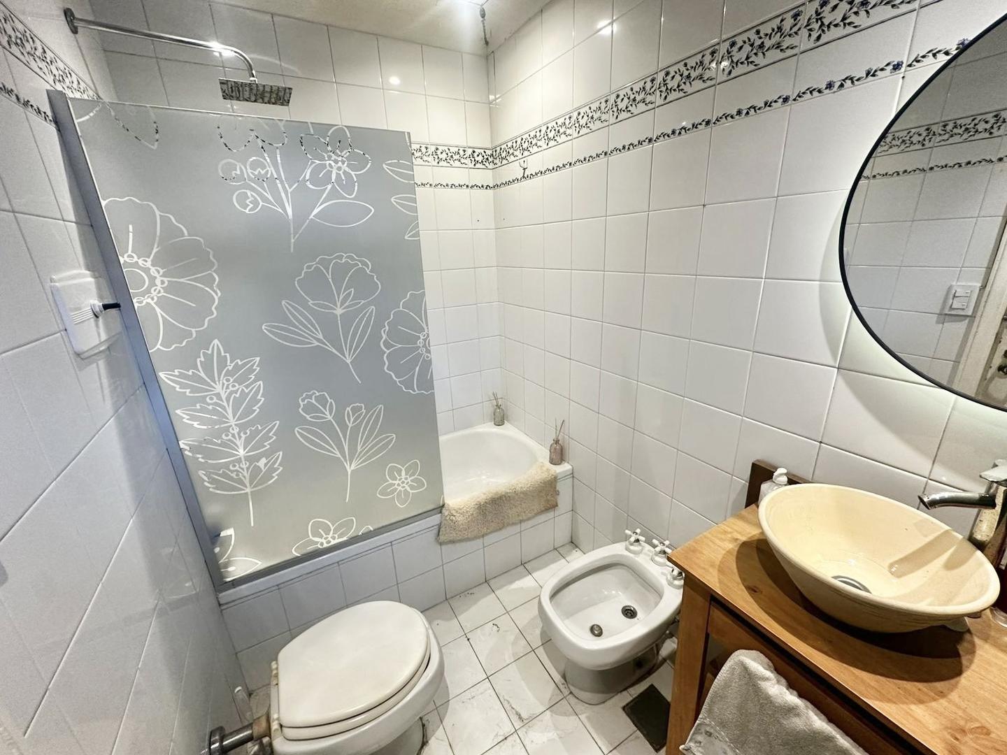 Departamento 2 ambientes en muy buena ubicación.