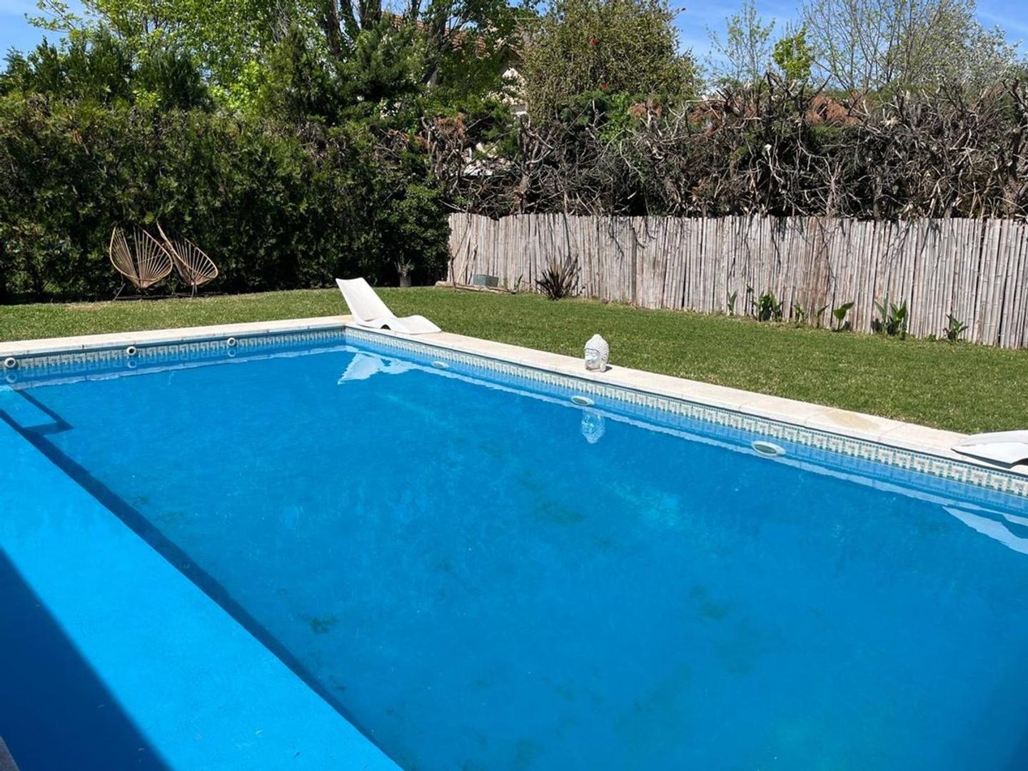 Casa 4 ambientes con 2 baños