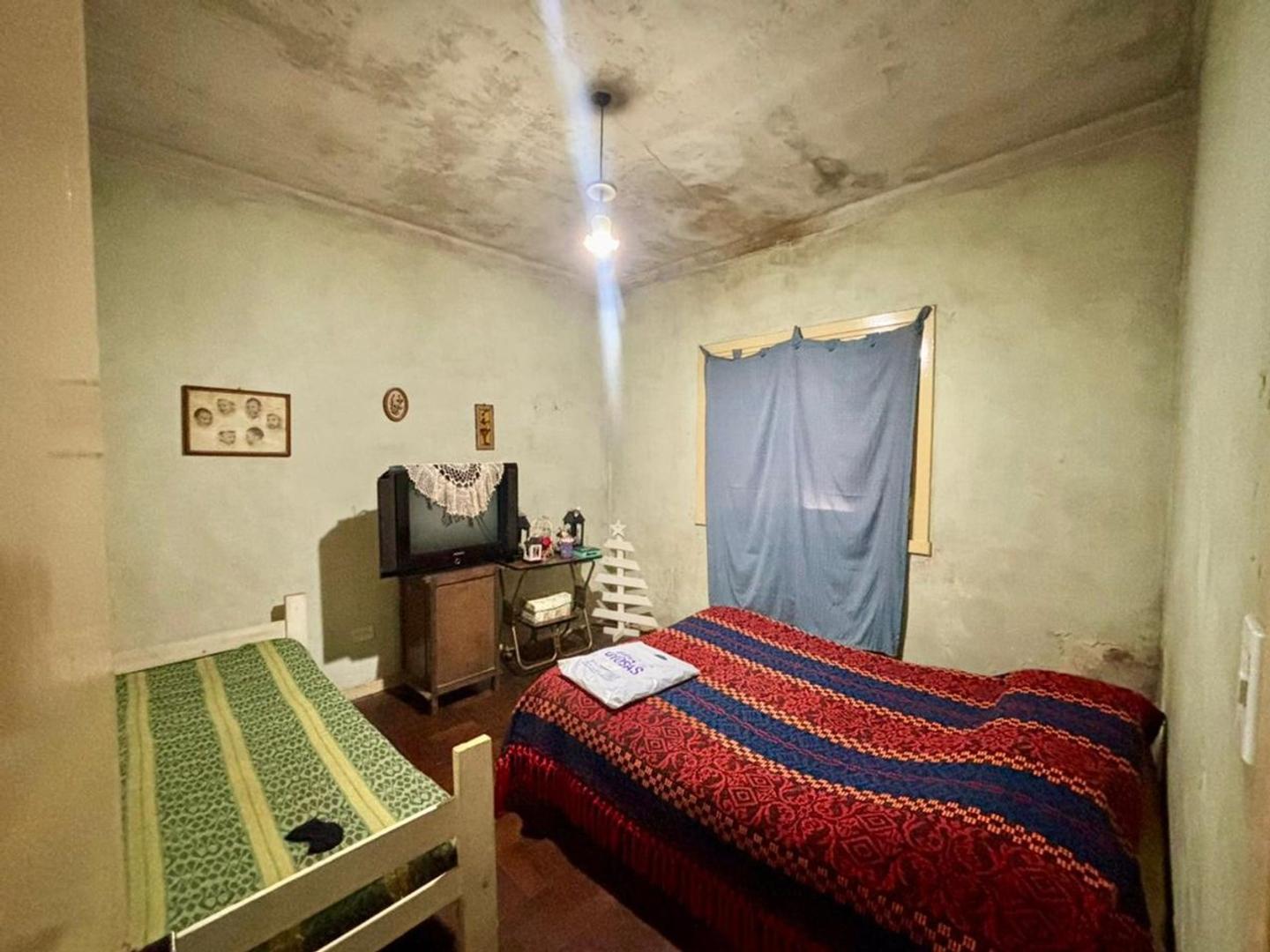 CASA EN VENTA CON PARQUE EN LOS POLVORINES