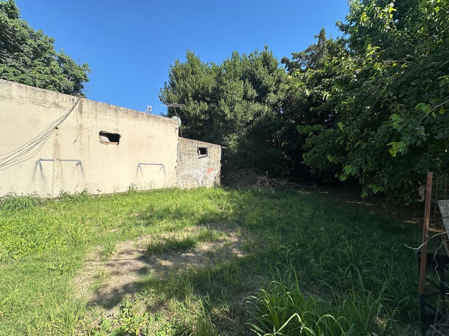 Local en Manuel B Gonnet