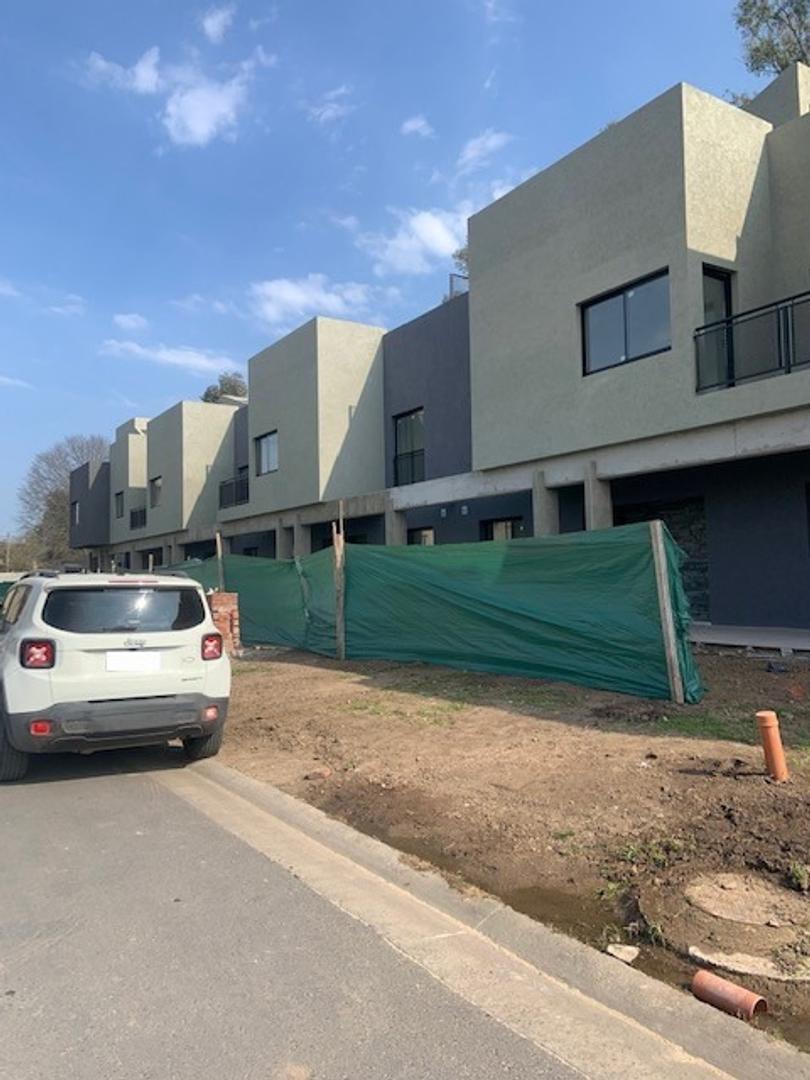 Duplex en venta a estrenar de 4 ambientes en El Aljibe