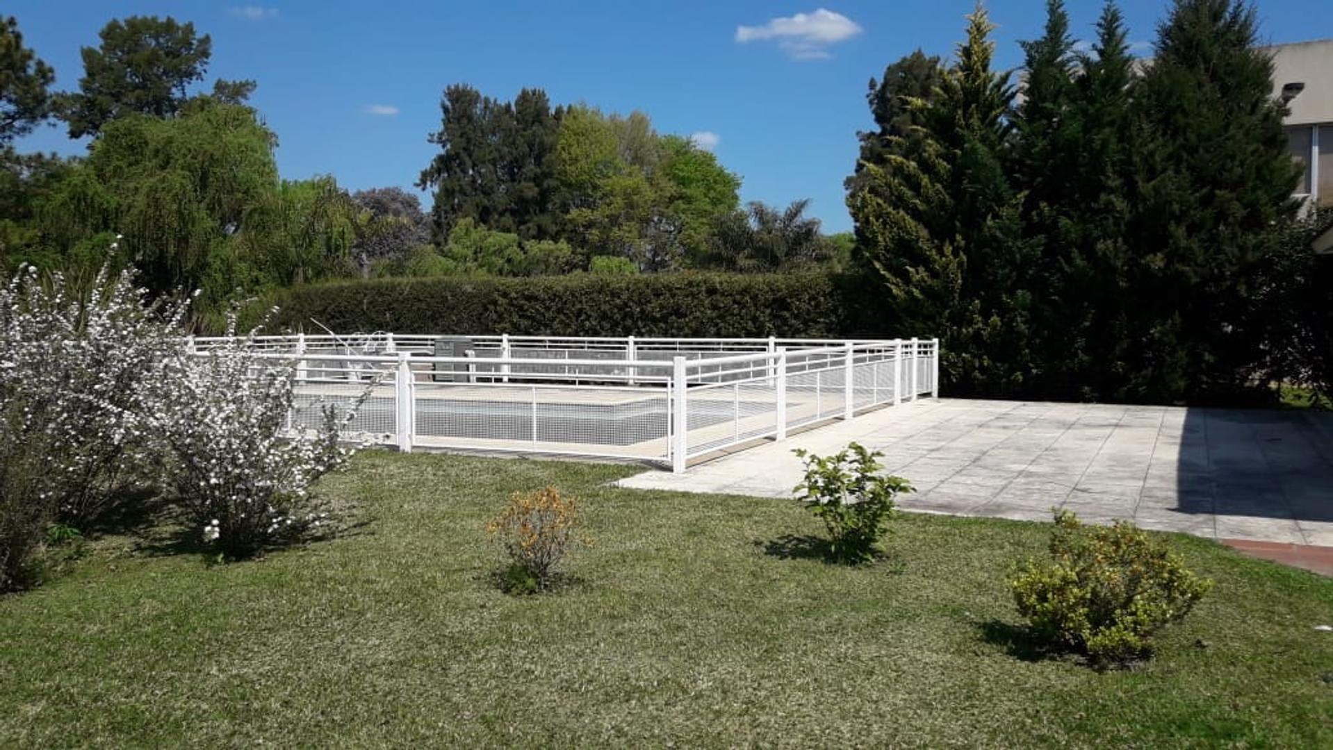 Casa en Venta con 4 cocheras