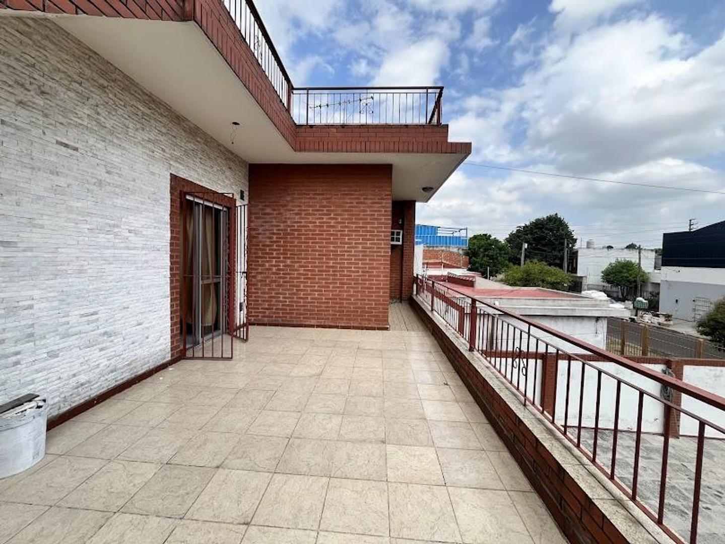 Casa en Venta con 4 cocheras