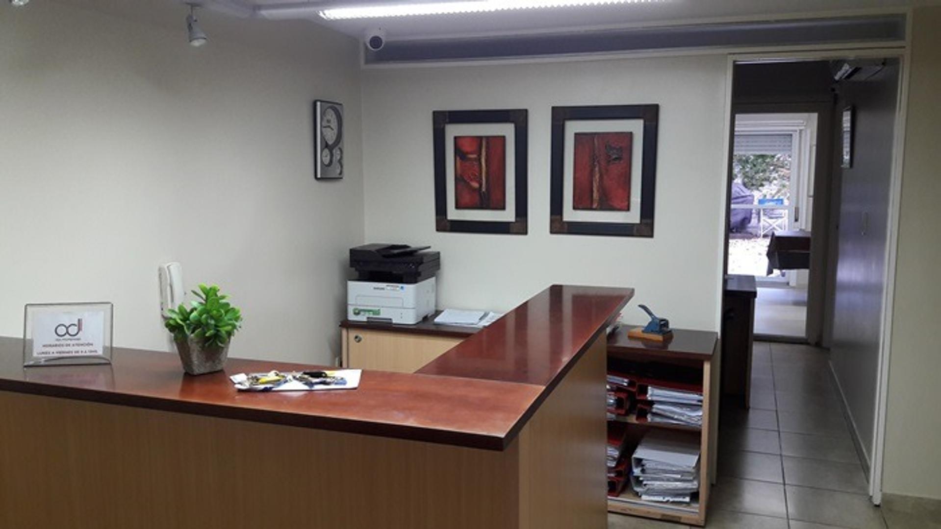 Santiago 200, Piso PB