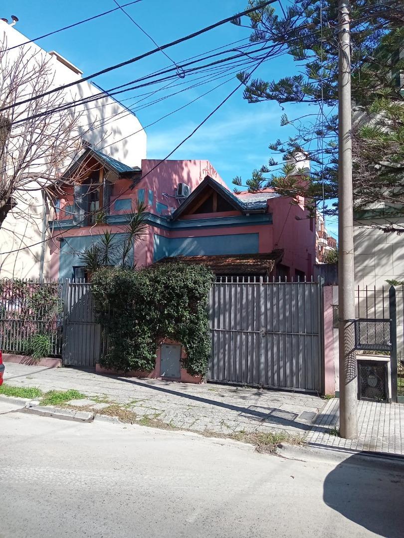 Monseñor De Andrea 200