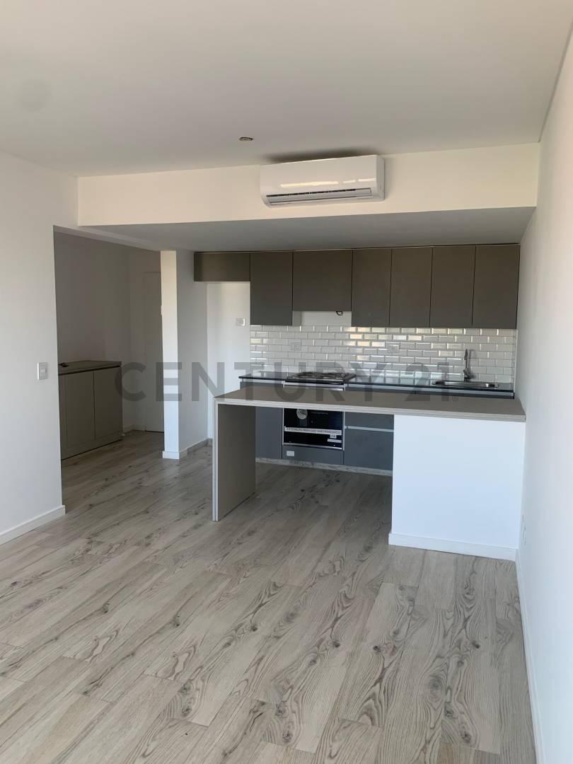 Av. CAZÓN 600, Piso 0