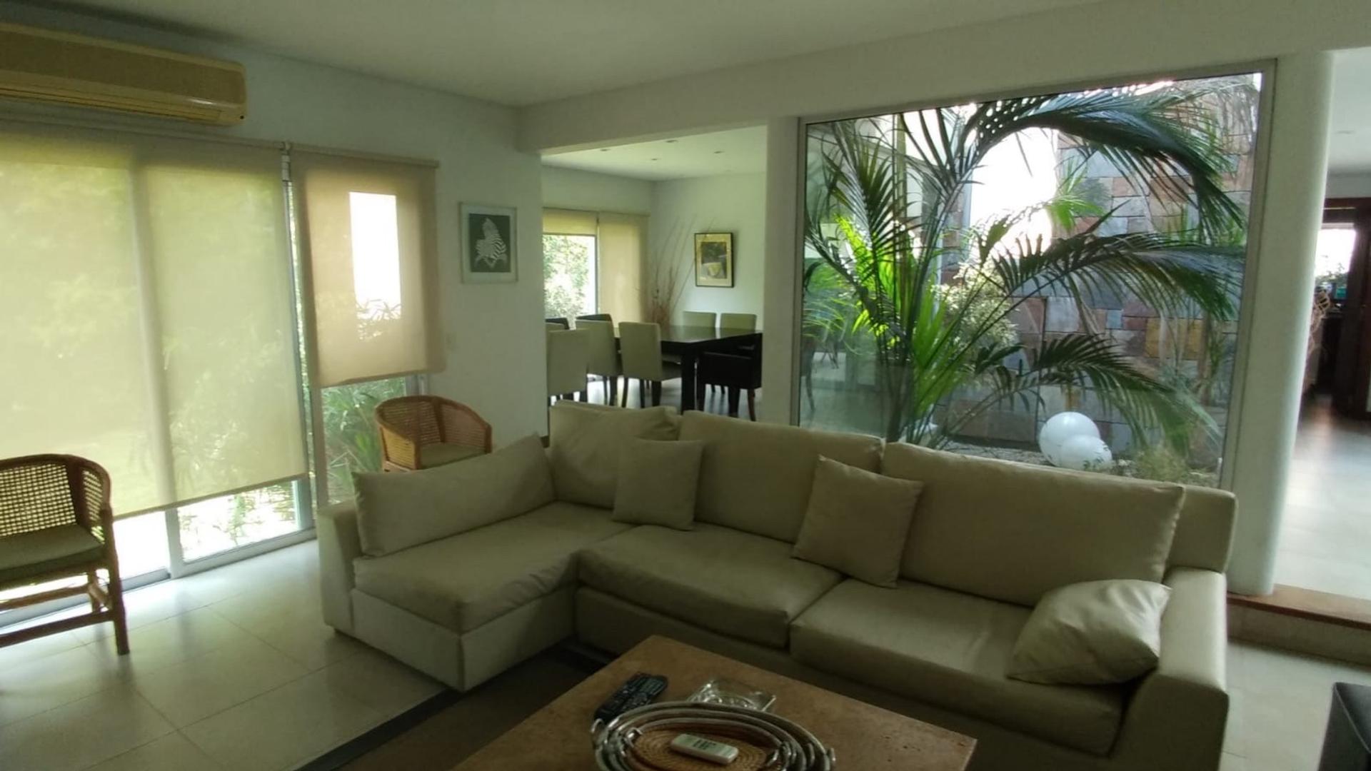 Casa en Venta en Barrancas De San Jose, USD 445.000