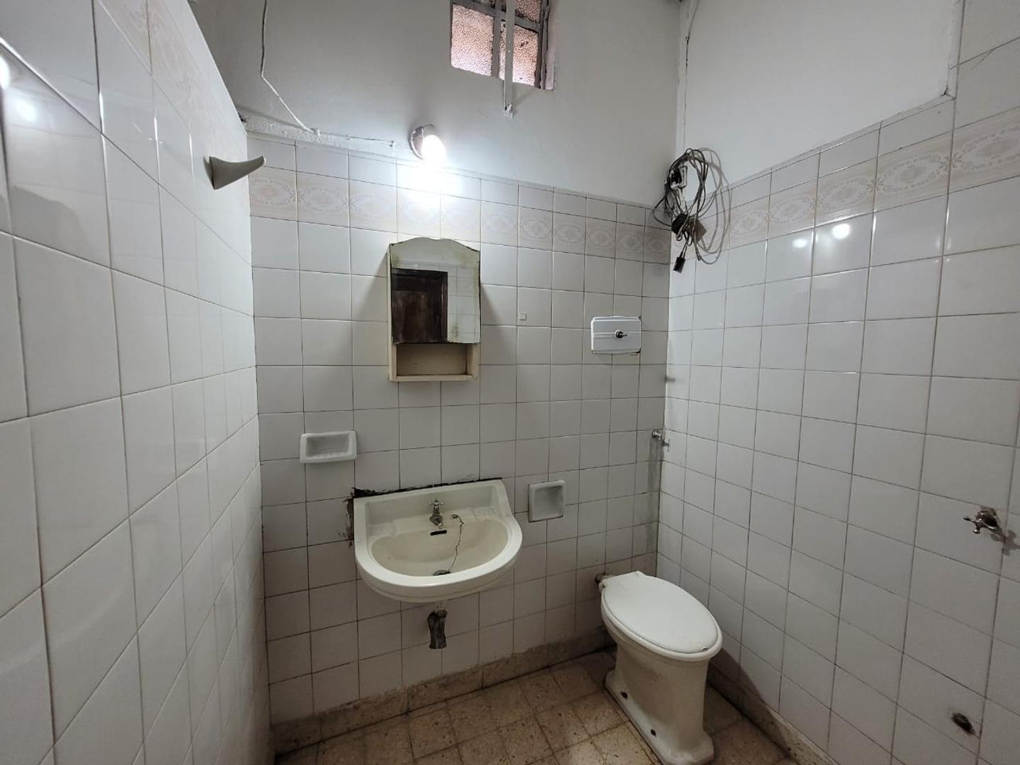 Casa 3 ambientes con 1 baño