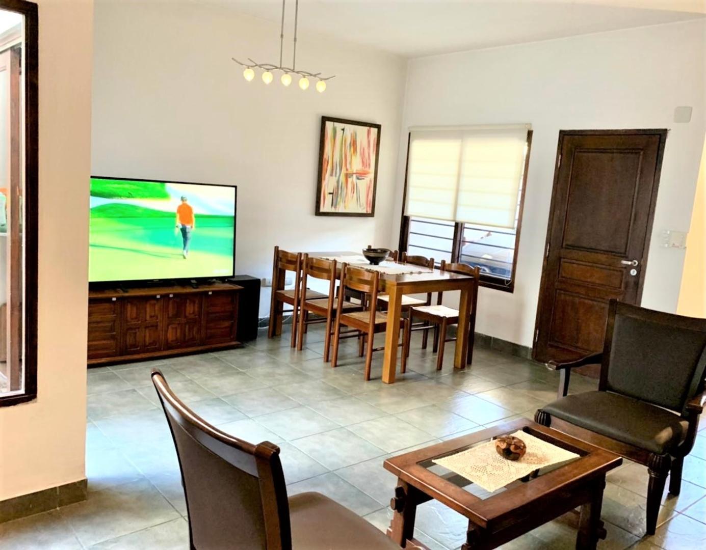 Casa 4 ambientes con 2 baños