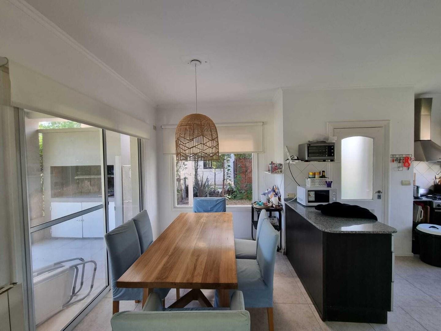 Casa en Alquiler con 1 cochera