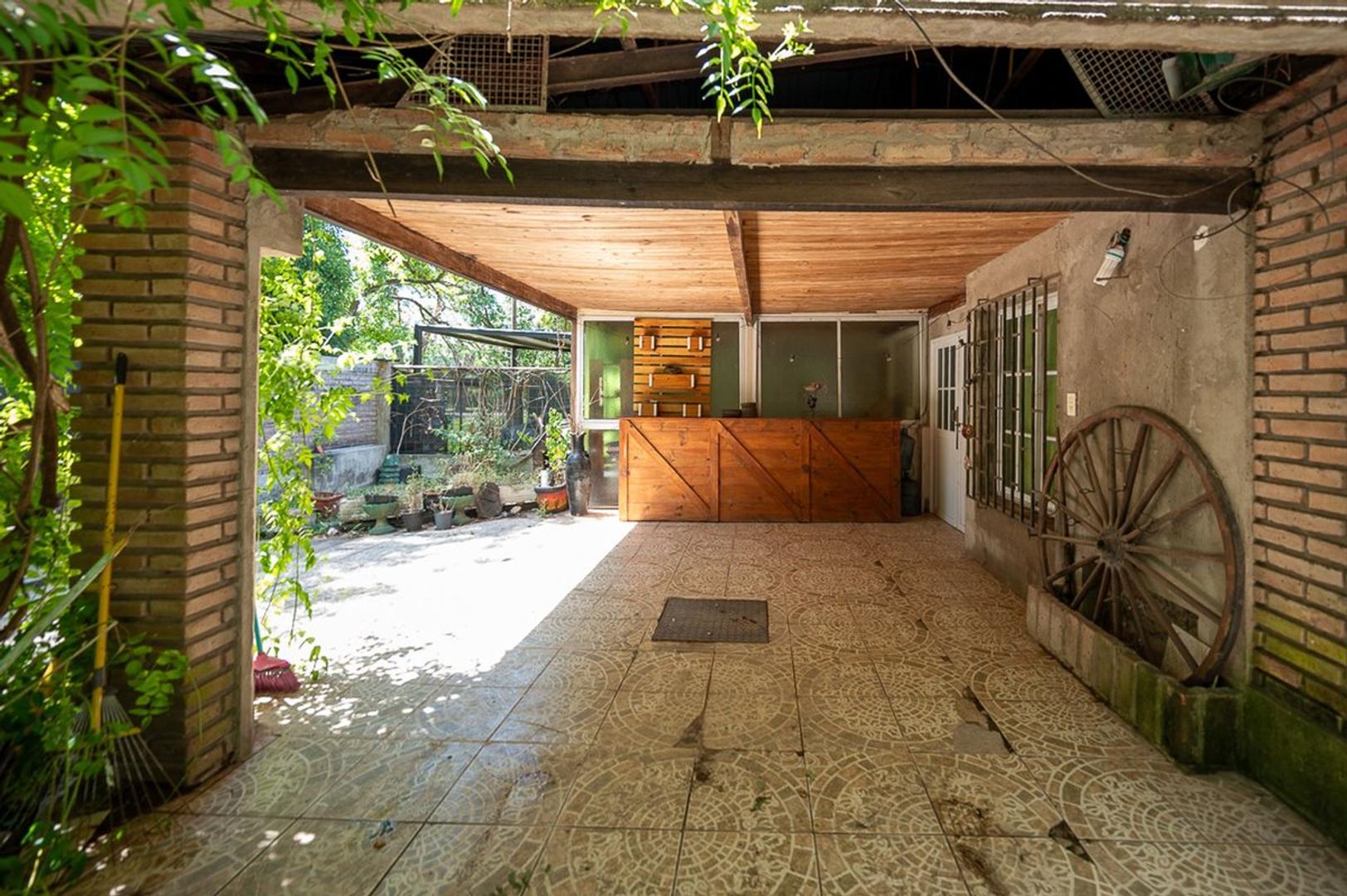 Casa 5 ambientes con 1 baño