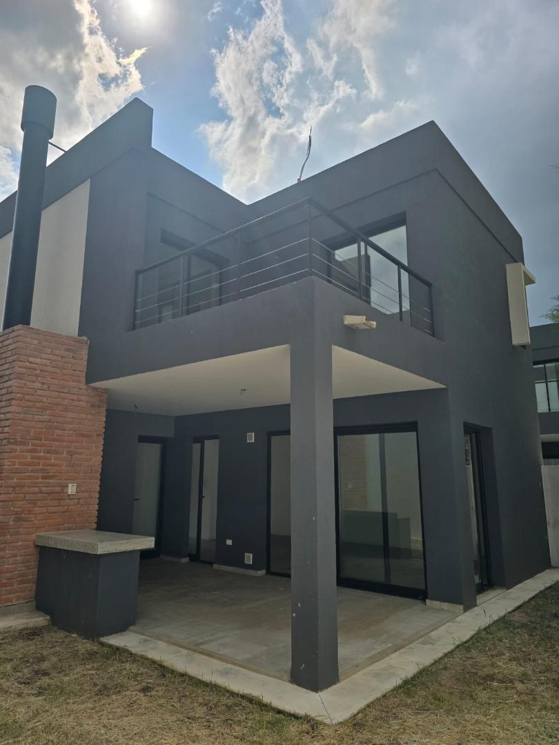 DUPLEX 3 DORMITORIOS EN HOUSING