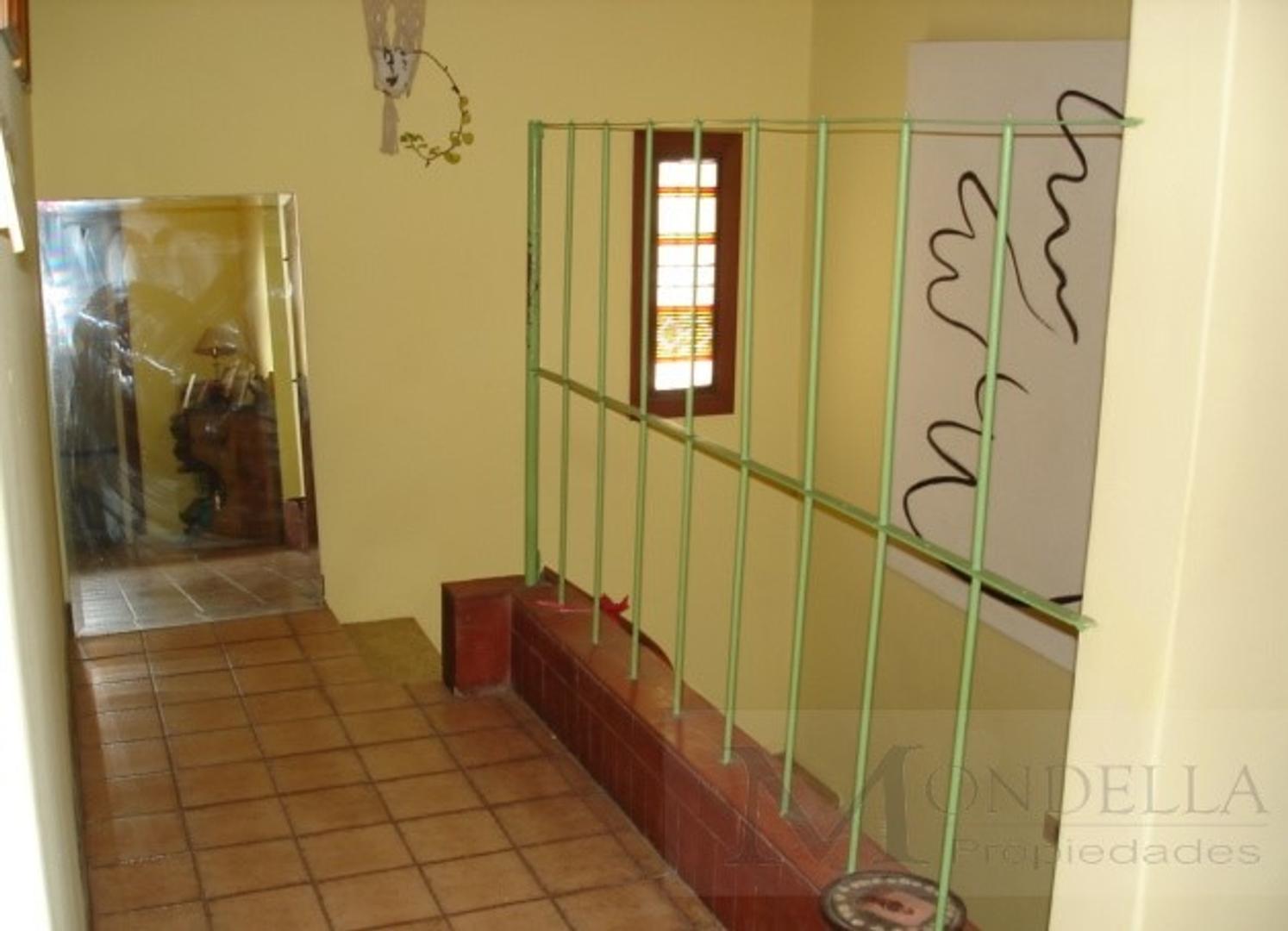 NVERSOR: CON RENTA ACTUAL. Casa en Moron, 4 ambientes fondit