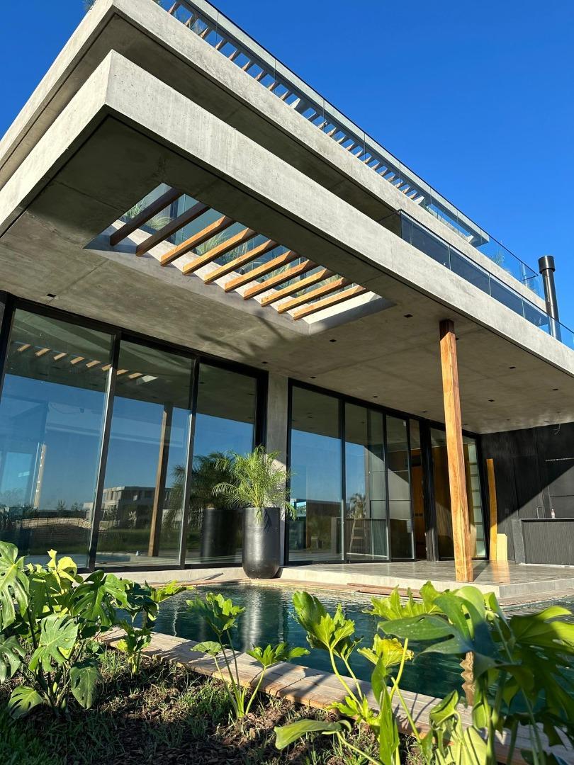 CASA A ESTRENAR 5 DORM EN VENTA AL RIO, NORDELTA