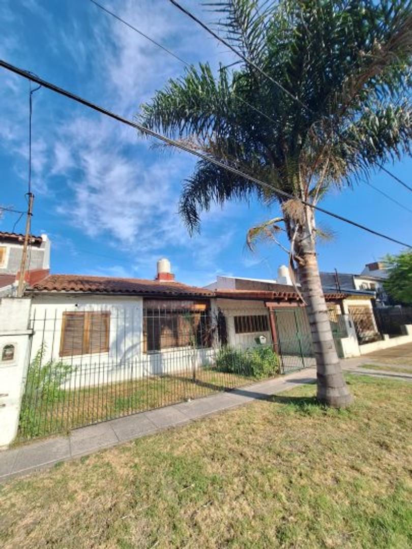 ALQUILO CASA 3 AMB.C/COCHERA Y PARQUE B.MARINA