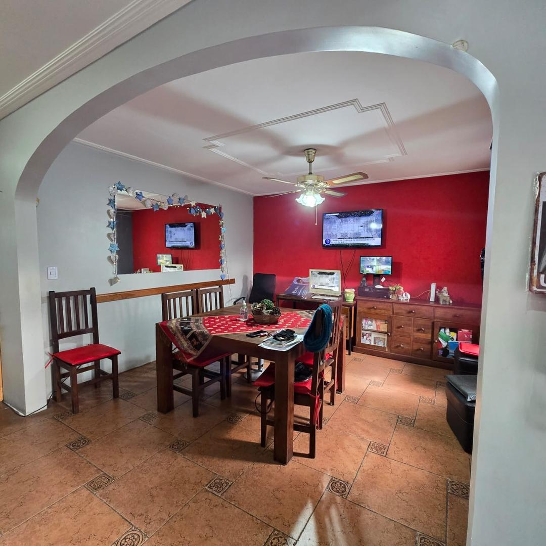 Casa 6 ambientes con 4 baños