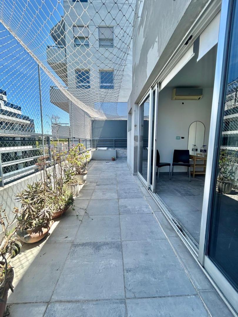 República De Eslovenia 1900, Piso 9