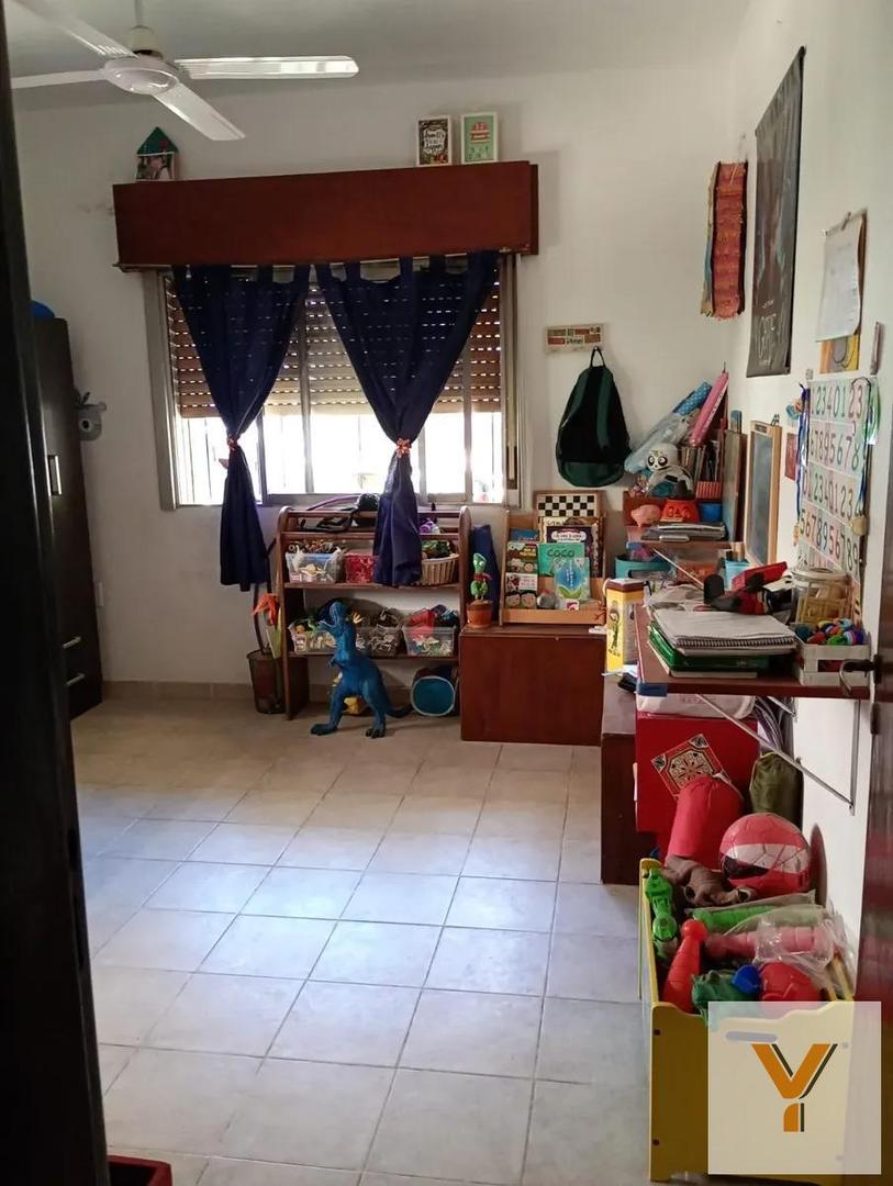 Casa 6 ambientes con 2 baños