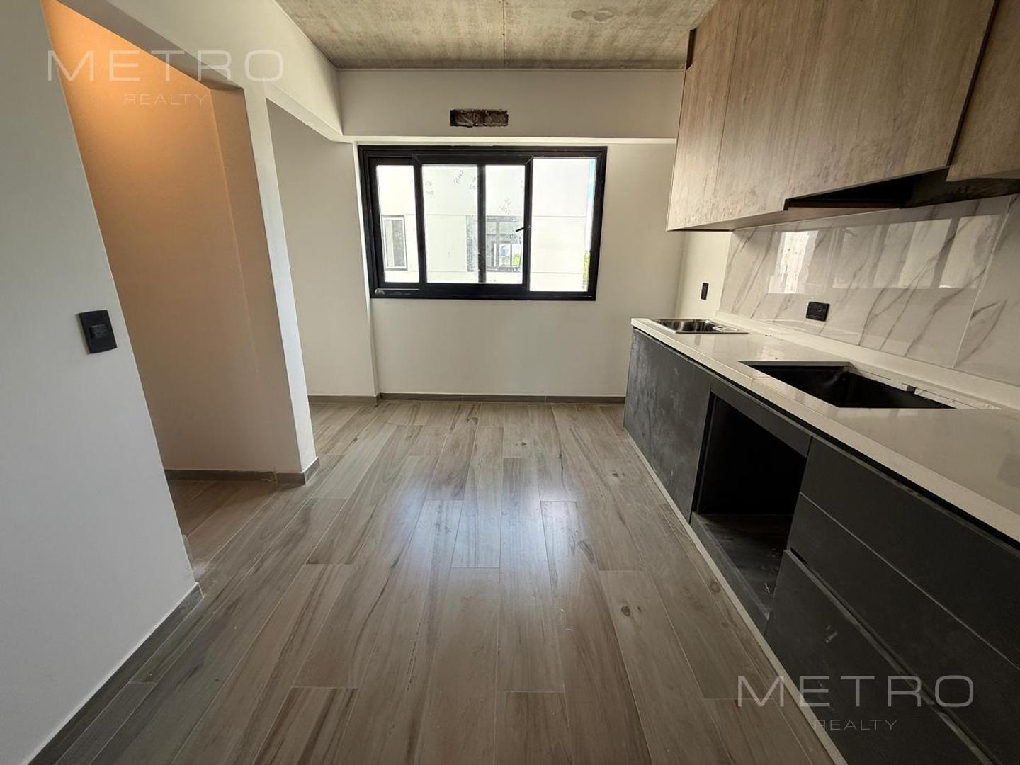 Monoambiente en venta con balcon y terraza en flores