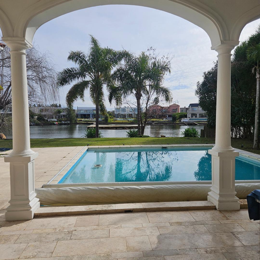 Casa 5 ambientes con 5 baños