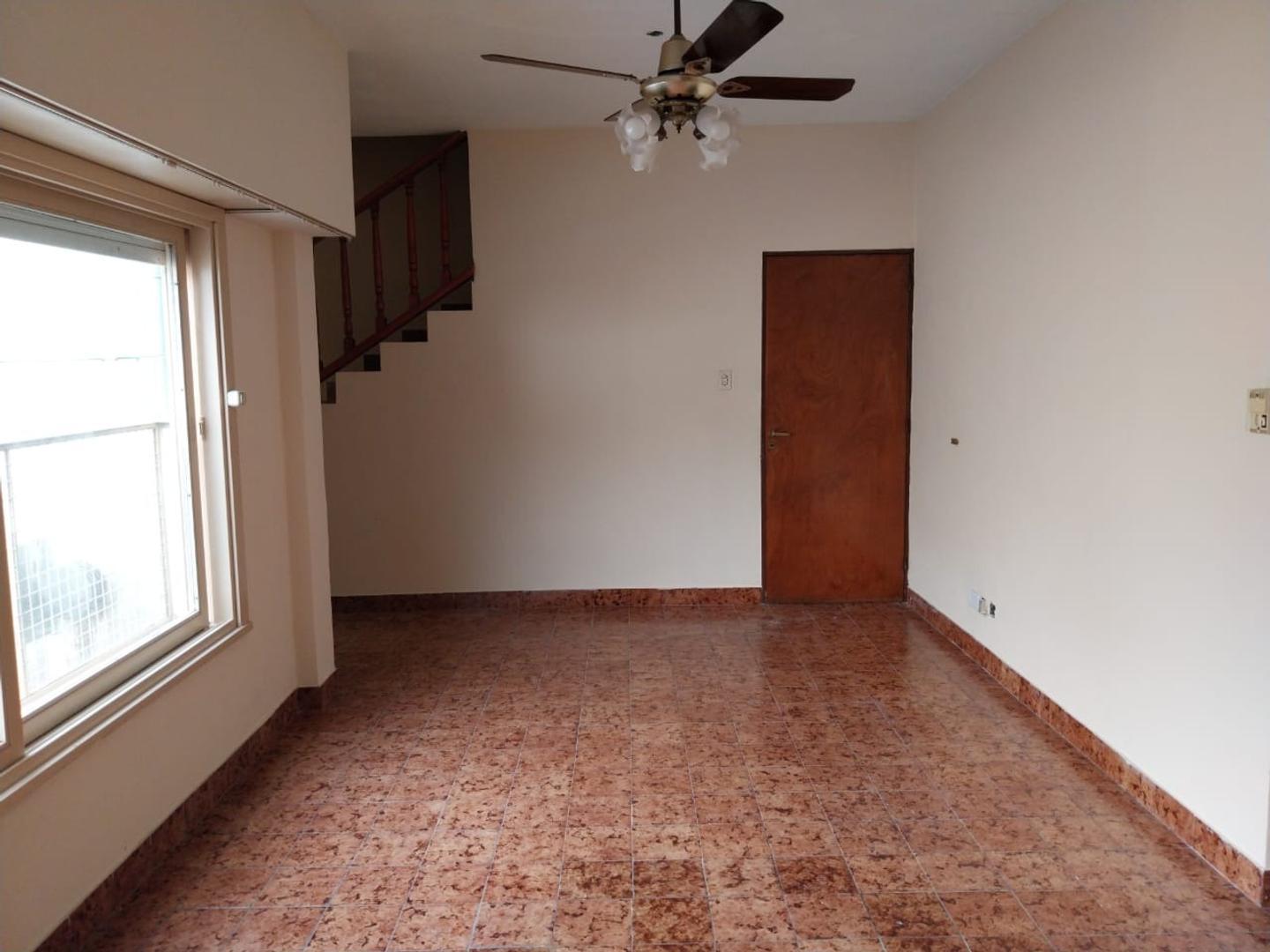 Depto Tipo Casa 3 ambientes con 1 baño