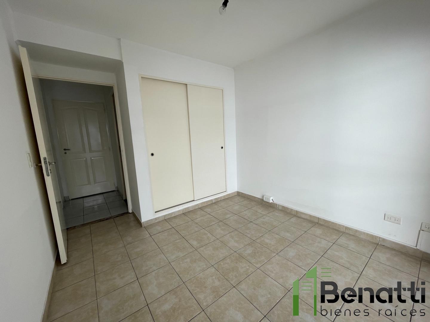 Dpto 2 ambientes en 3er piso, c/fte, POR ASCENSOR.