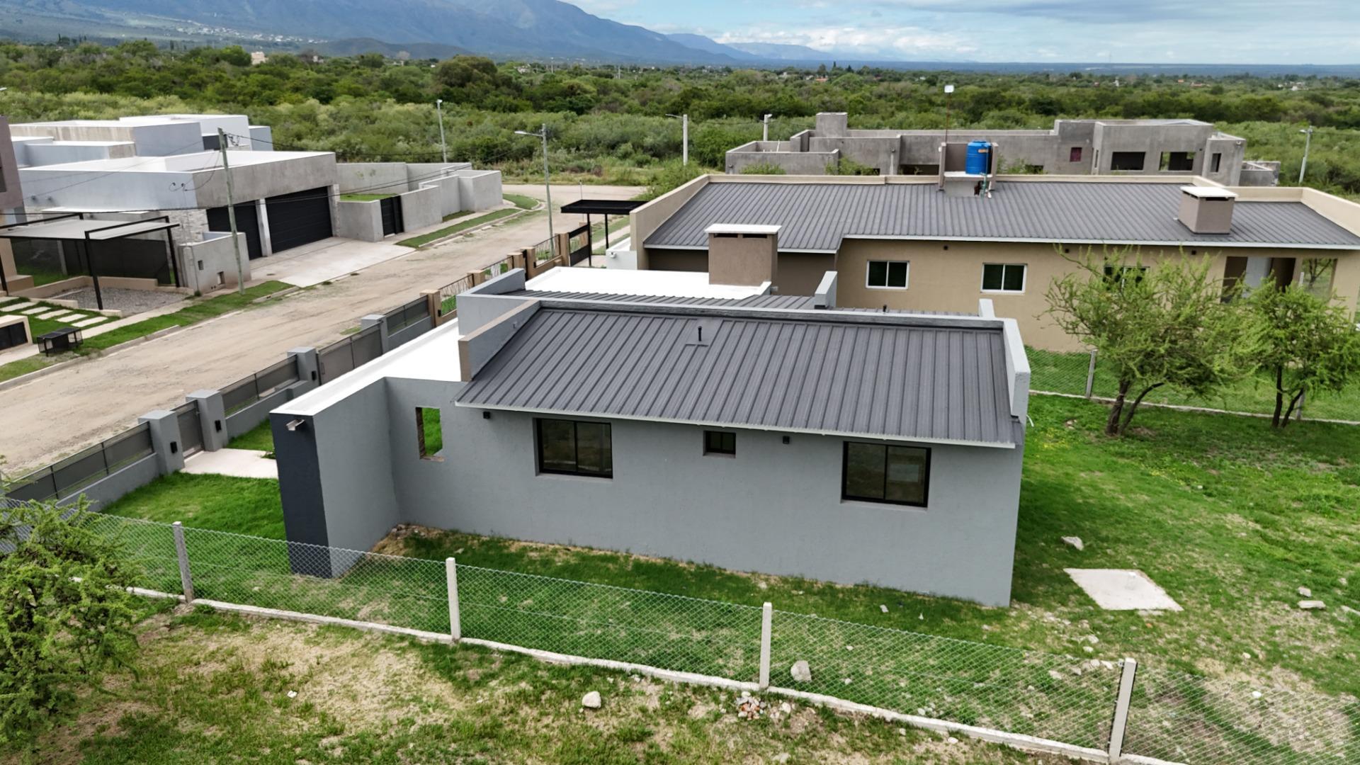 Casa 3 ambientes con 2 baños