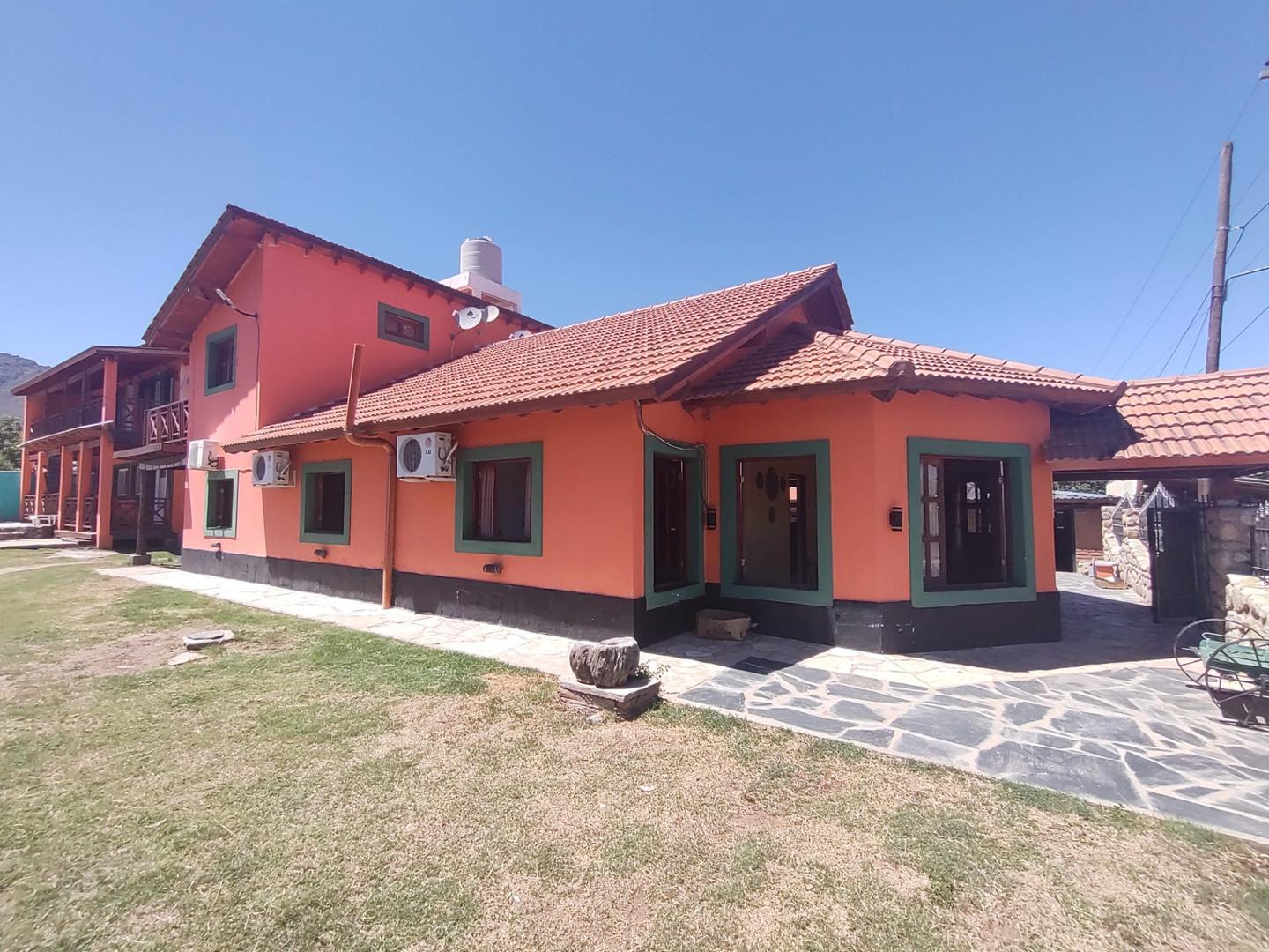 Hostería en Villa Larca, sobre la ruta 1, 40 plazas