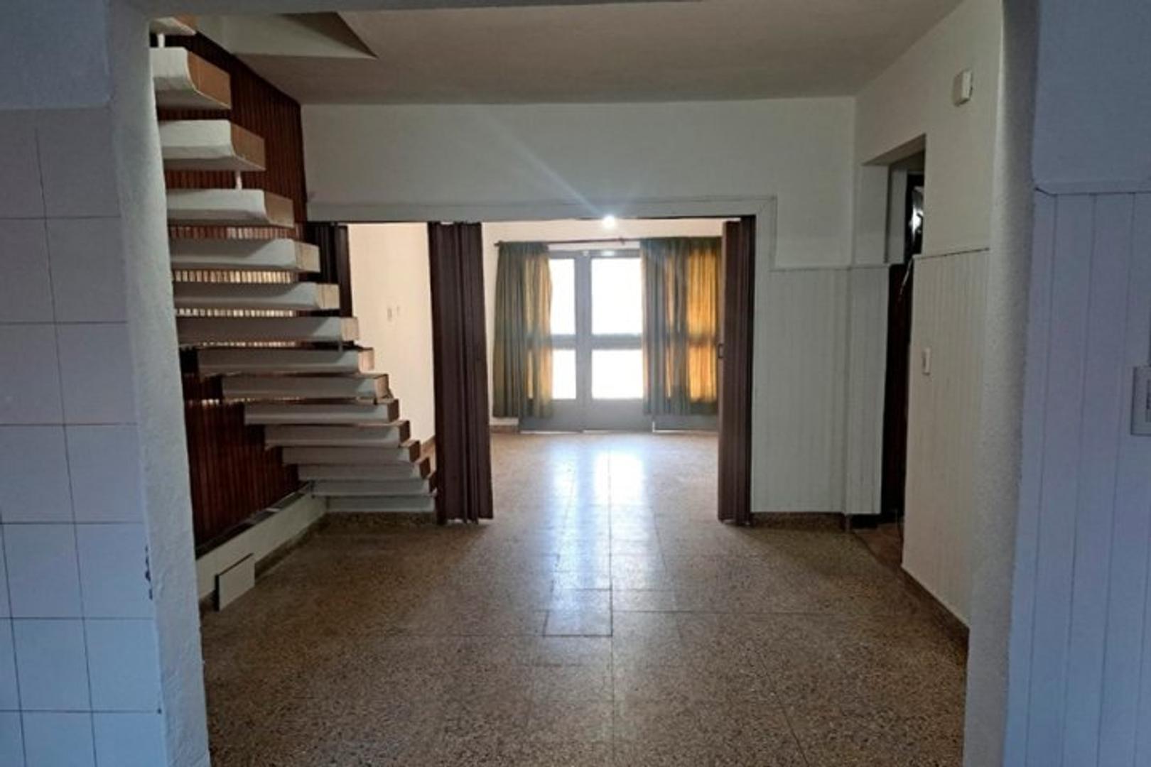 Casa 4 ambientes con 1 baño