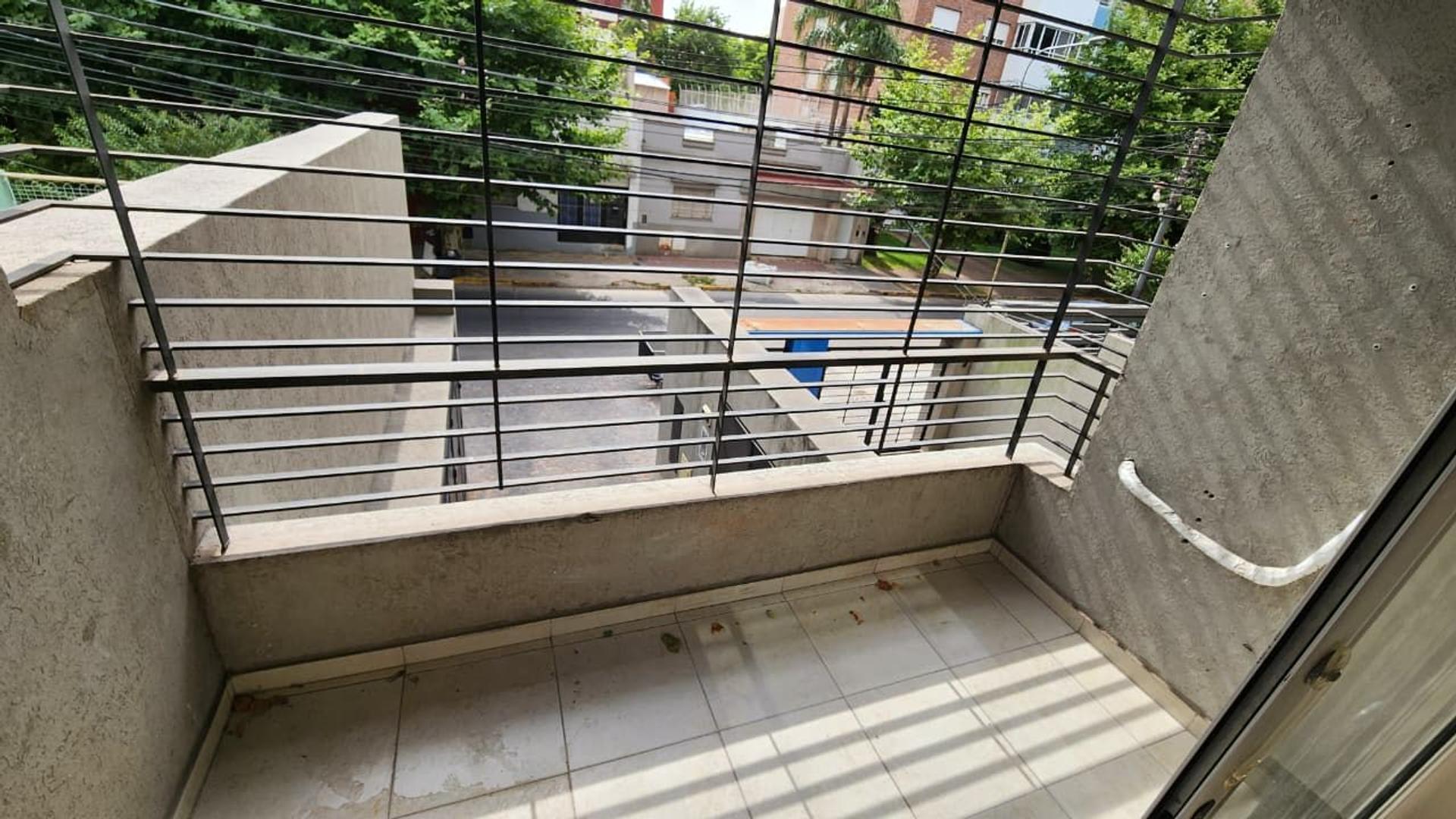 Departamento en Alquiler en Caseros, $ 850.000