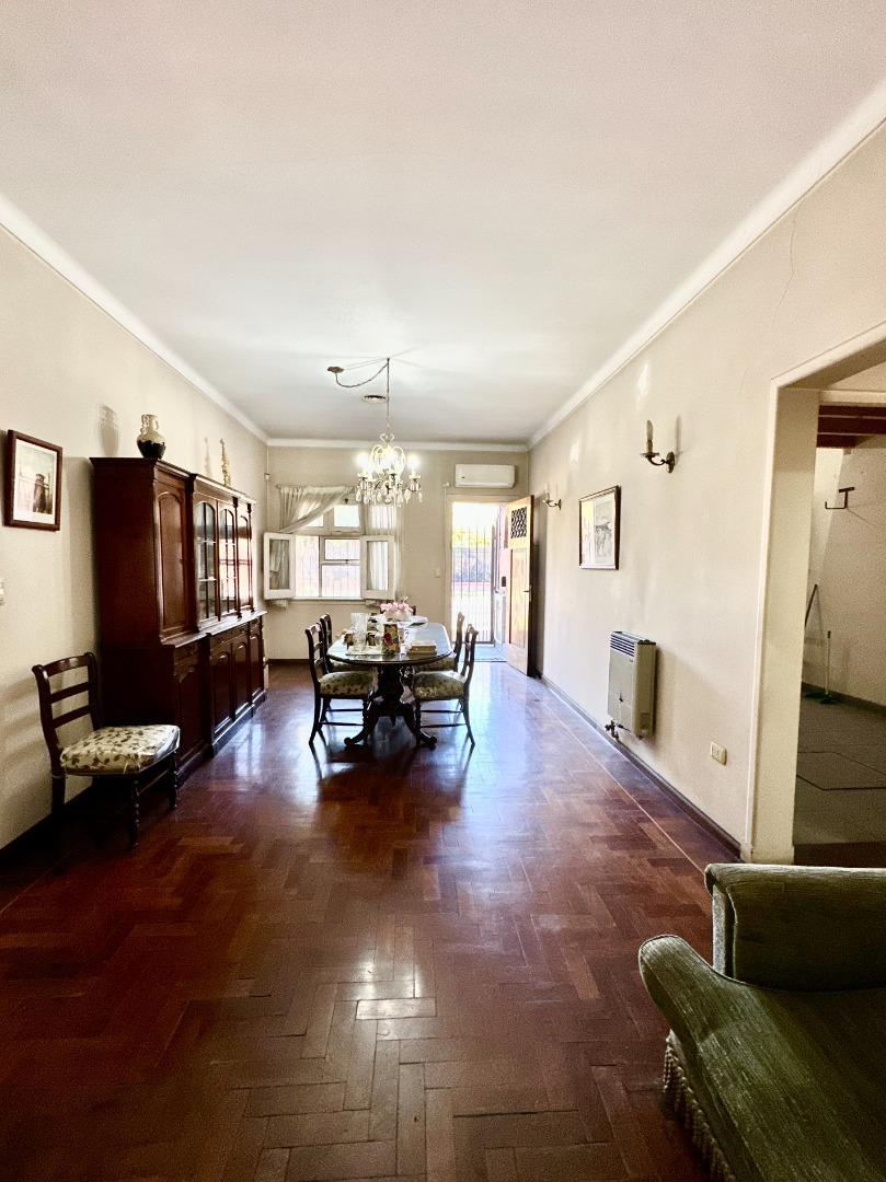 Casa en Venta con 4 cocheras